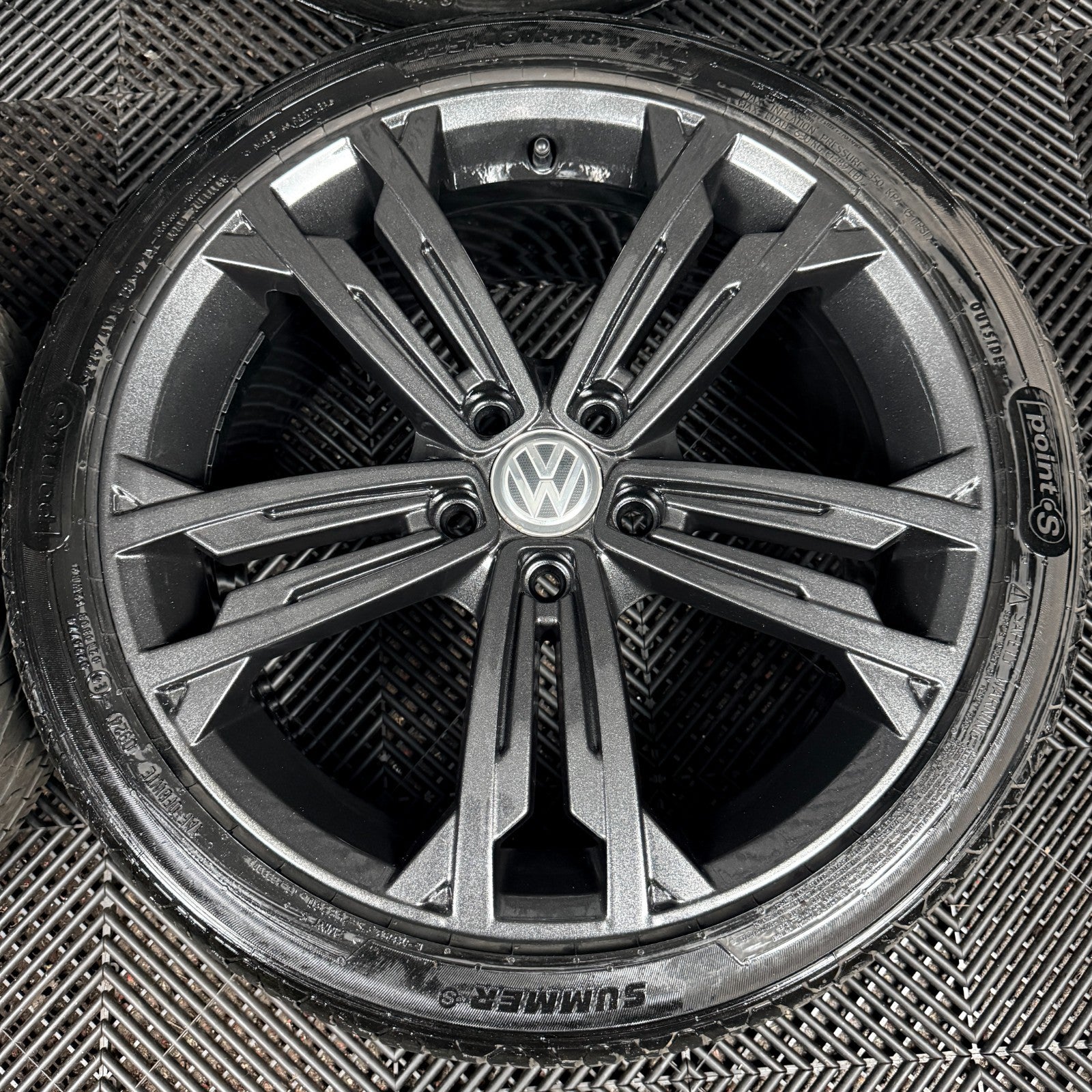 18" VW Golf Seville Grey GTD GT Mk7 Alloy Wheel Tyres 5G0601025CM Genuine