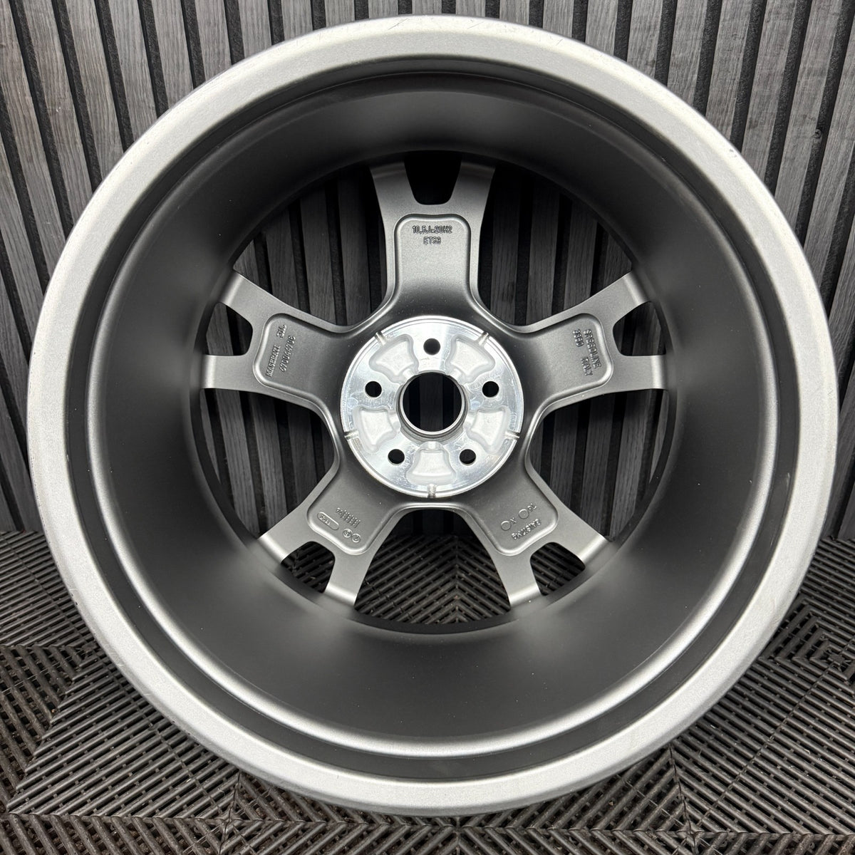 1X 20'' Maserati Levante 670044708 Alloy Wheel Single Rear Genuine