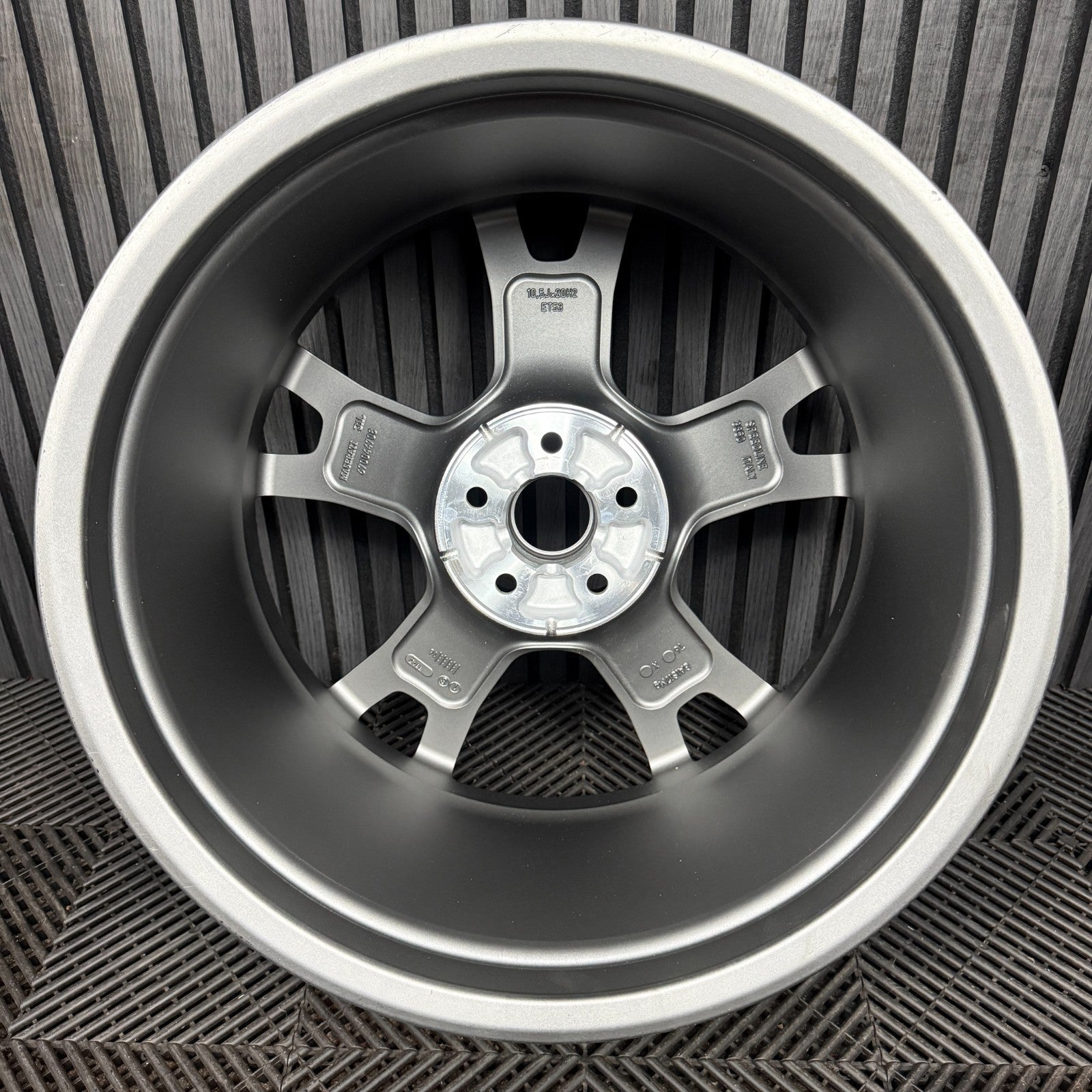 1X 20'' Maserati Levante 670044708 Alloy Wheel Single Rear Genuine