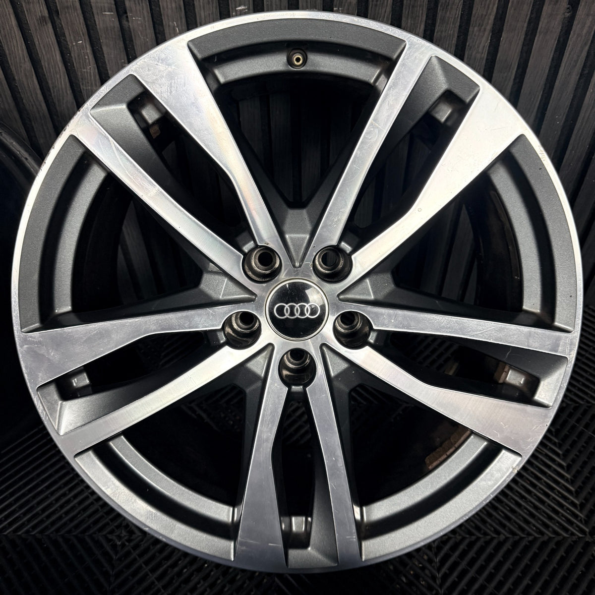 19'' Audi A6 C8 S Line 5 Double Spoke Alloy Wheels A4 B8 B9 4K0601025H Genuine