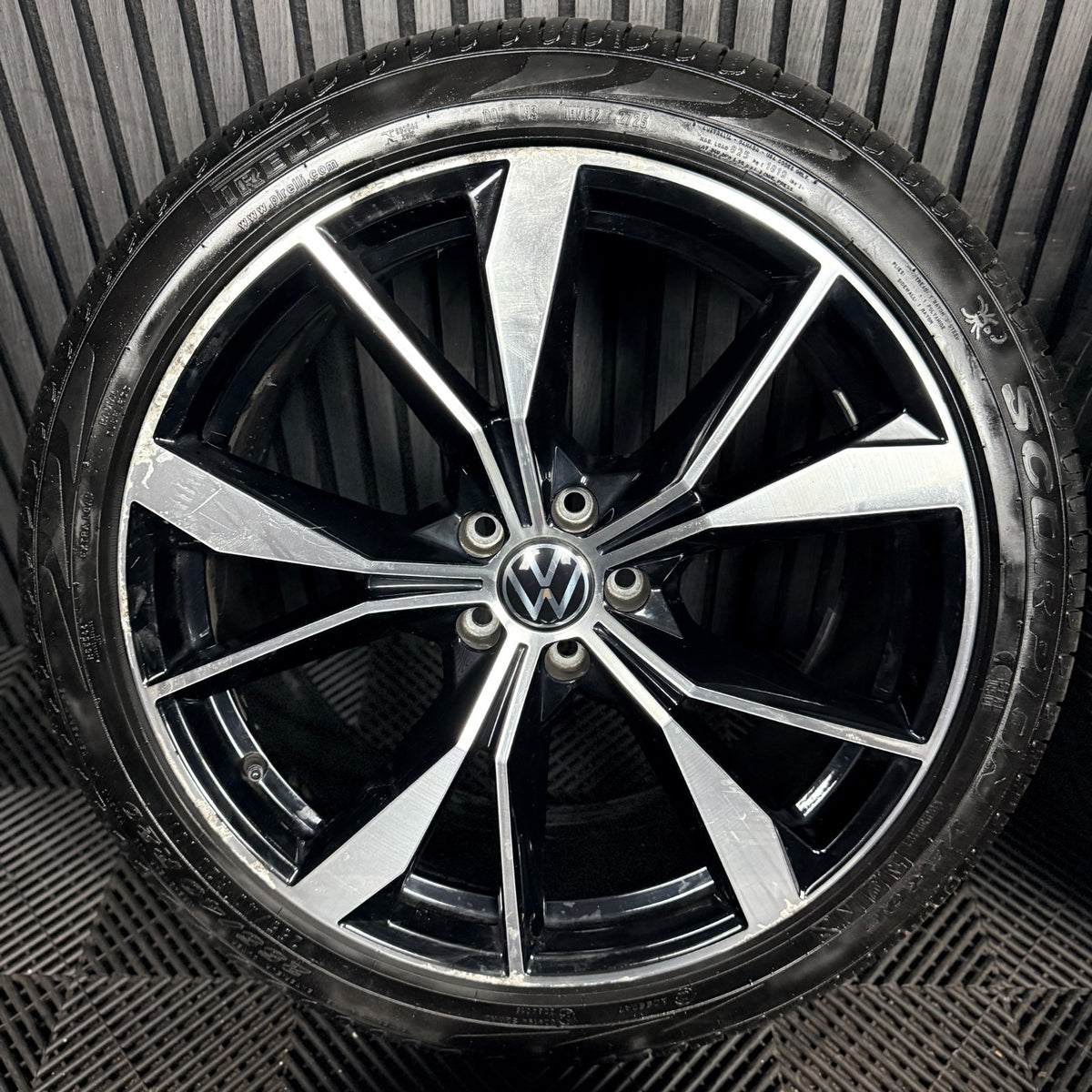 20'' VW Tiguan R Line Misano Alloy Wheels Tyres Alloys 5NA601025AH Genuine