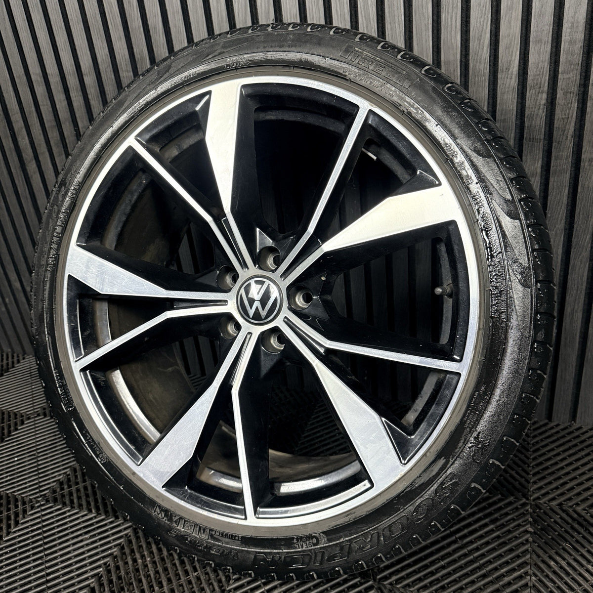 1X 20'' VW Tiguan Misano R Line 5NA601025AH Black DC Alloy Tyre Wheel Genuine