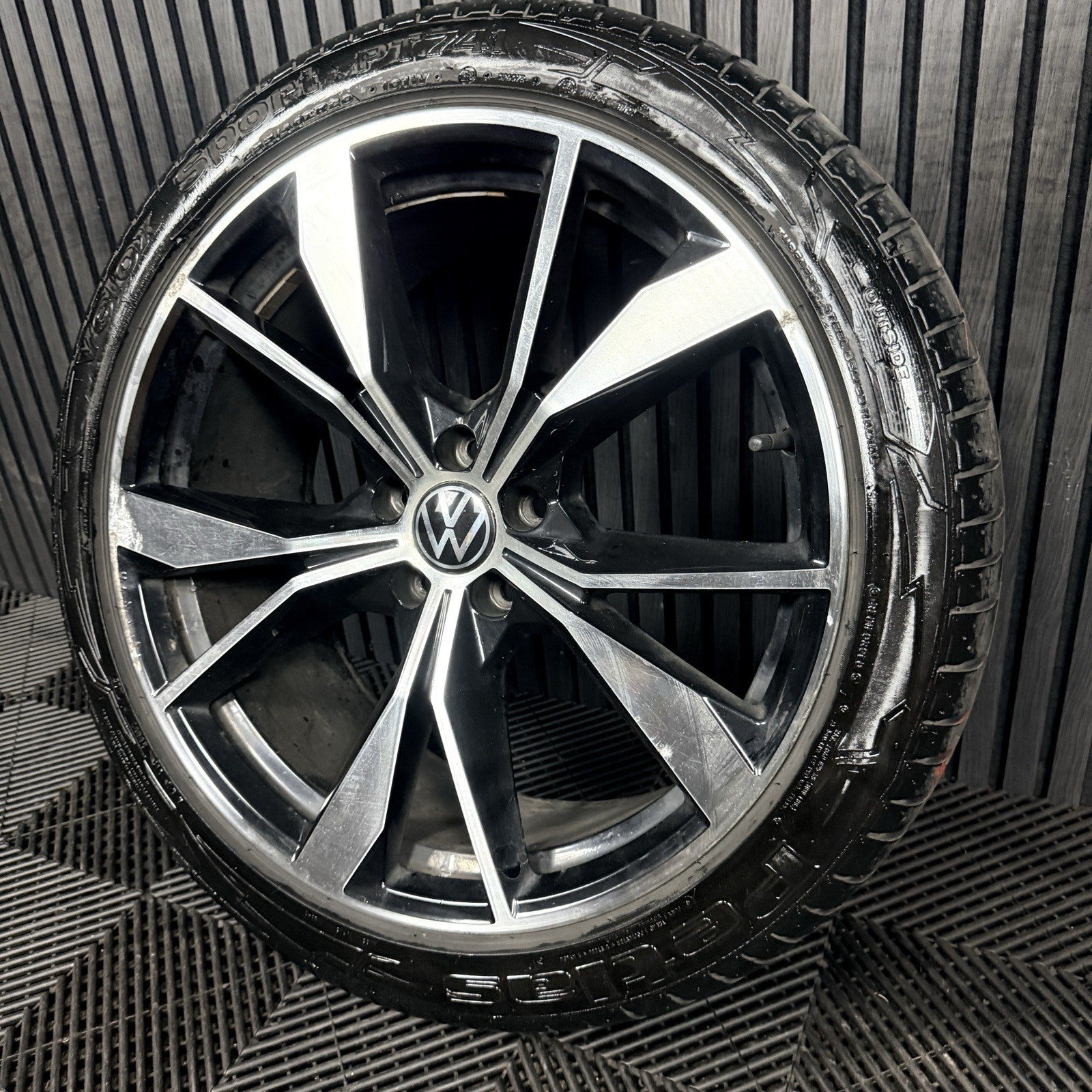 1X 20'' VW Tiguan Misano R Line 5NA601025AH Black DC Alloy Tyre Wheel Genuine