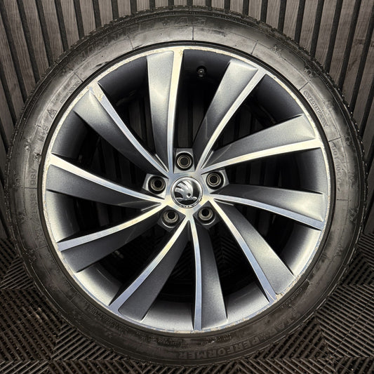 1X 18'' GENUINE SKODA SUPURB MK3 3V TYRE ALLOY WHEEL 3V0601025L SPARE