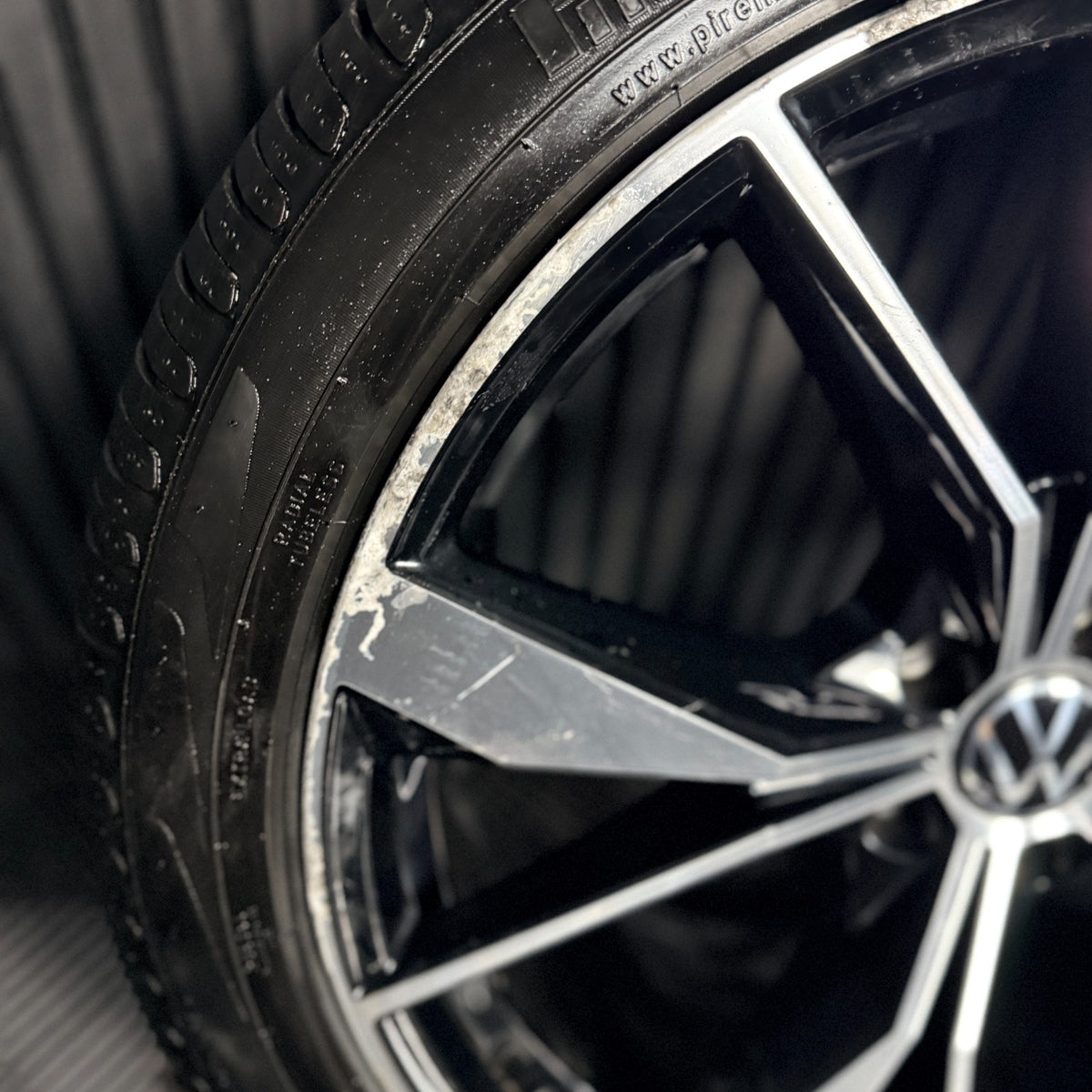 20'' VW Tiguan R Line Misano Alloy Wheels Tyres Alloys 5NA601025AH Genuine