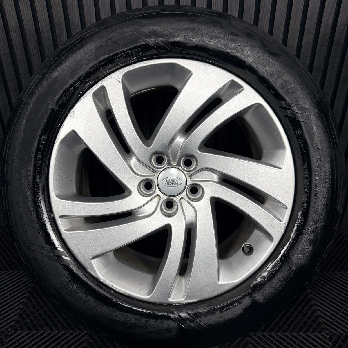 1X 18'' Land Rover Discovery Sport Evoque Alloy Wheel Tyre Genuine KBD2-1007-DA