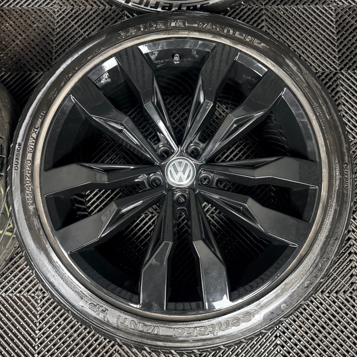 20'' VW Tiguan R Line Suzuka Black Alloy Wheels Tyre Alloys 5NA601025G Genuine