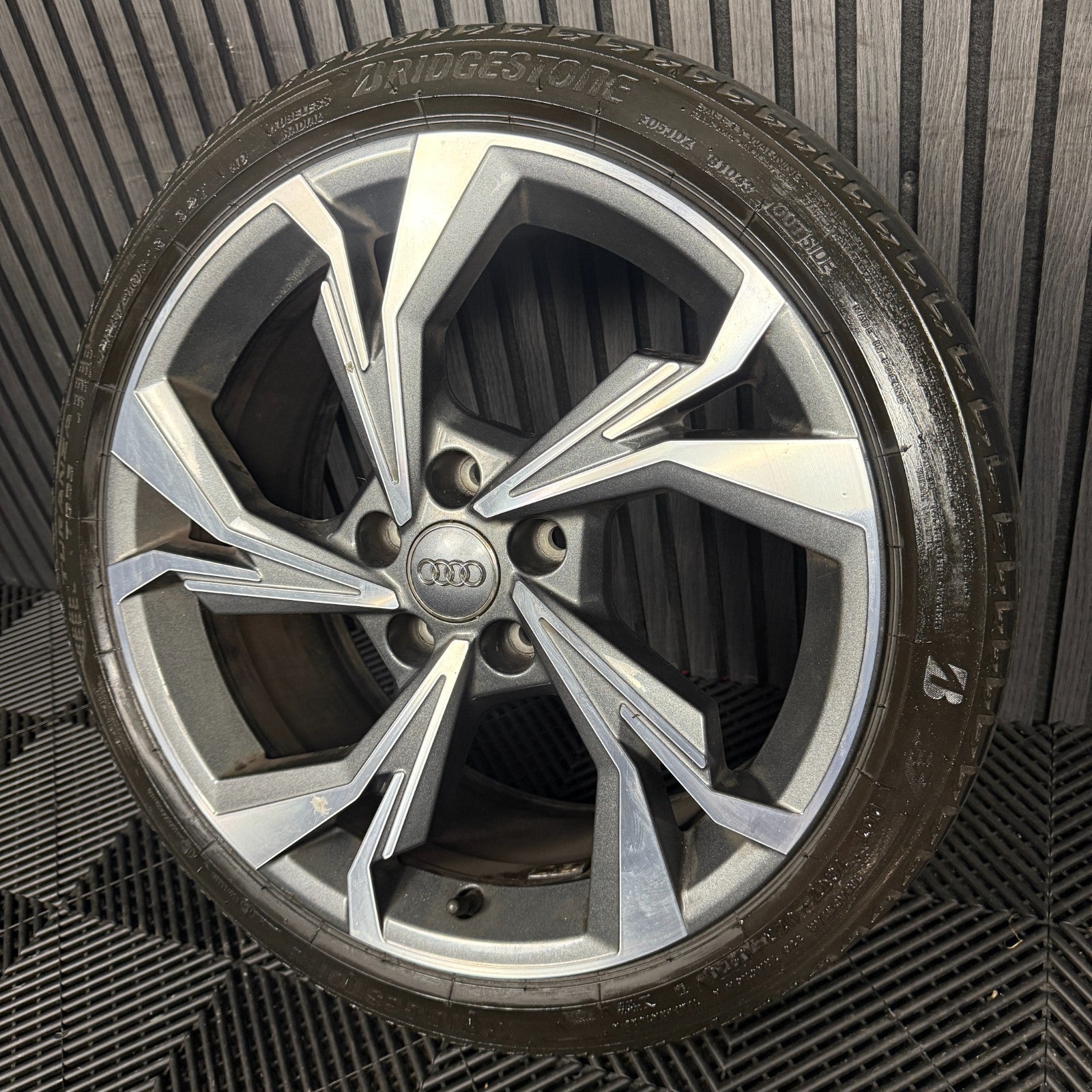 1X 18'' GENUINE AUDI A3 GREY DC ALLOY WHEEL TYRE 8Y0601025H SINGLE SPARE