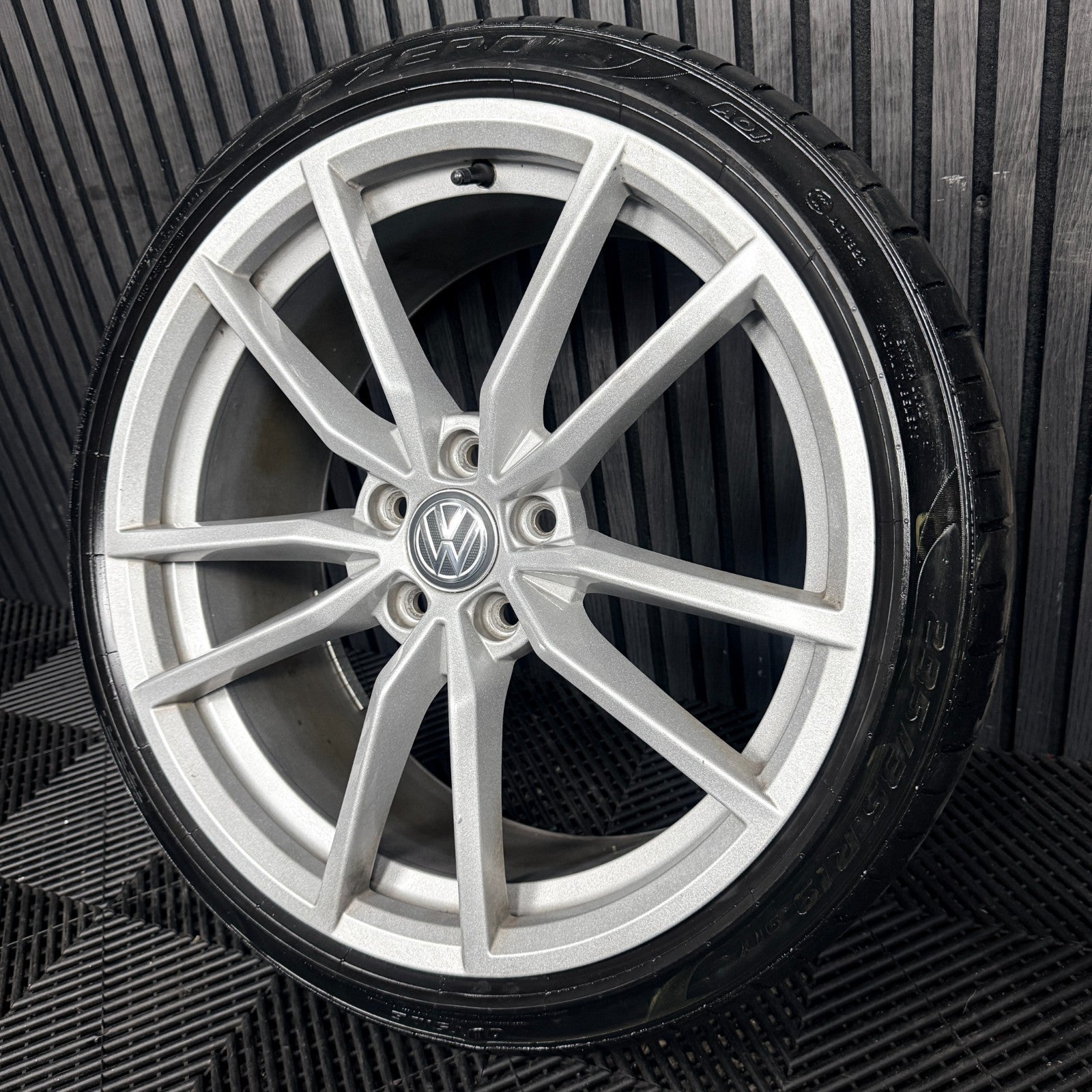 1X 19'' VW Golf R Pretoria Silver GTI MK7 Alloy Wheel Tyre 5G0601025AJ Genuine