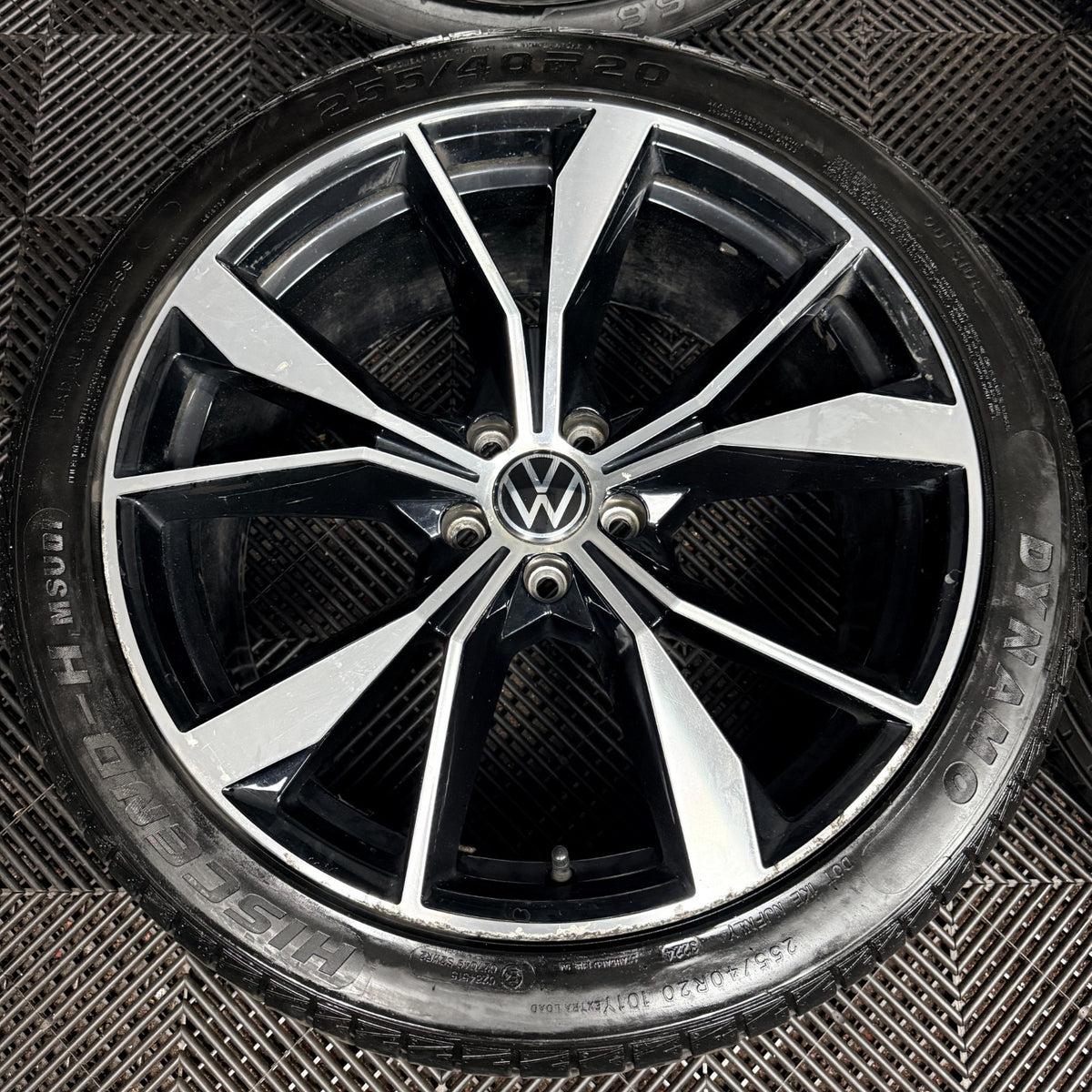 20'' VW Tiguan R Line Misano Alloy Wheels Tyres Alloys 5NA601025AH Genuine