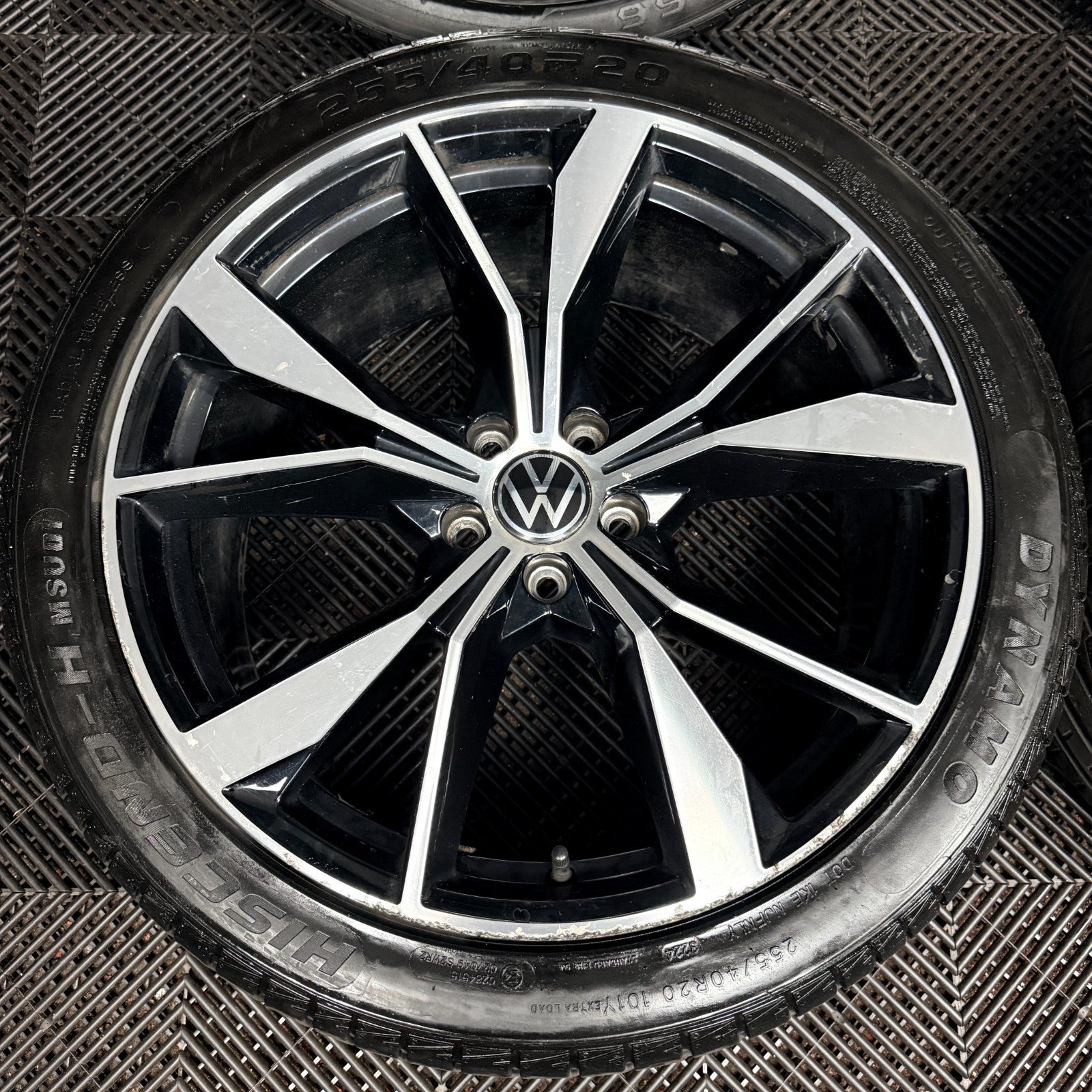 20'' VW Tiguan R Line Misano Alloy Wheels Tyres Alloys 5NA601025AH Genuine