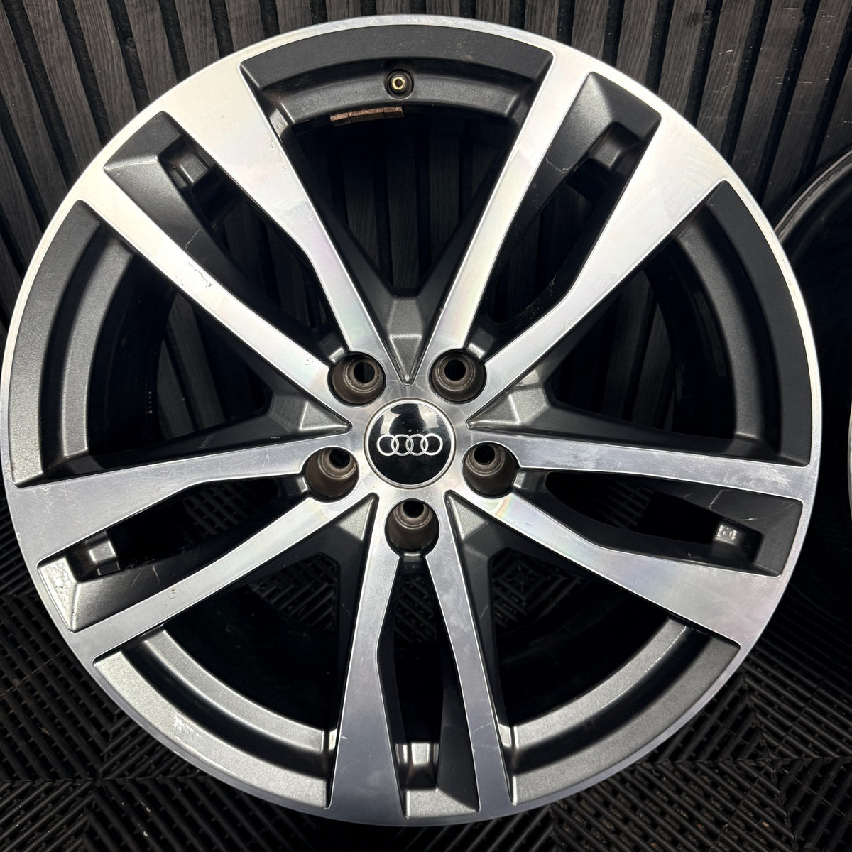 19'' Audi A6 C8 S Line 5 Double Spoke Alloy Wheels A4 B8 B9 4K0601025H Genuine