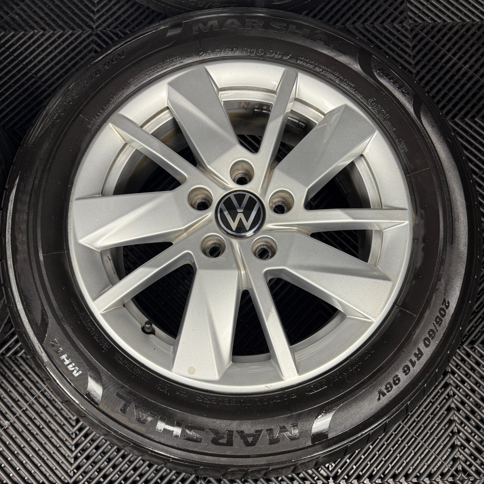 16'' GENUINE VW CADDY VIENNA ALLOY ALLOYS WHEELS TYRES 2K7601025
