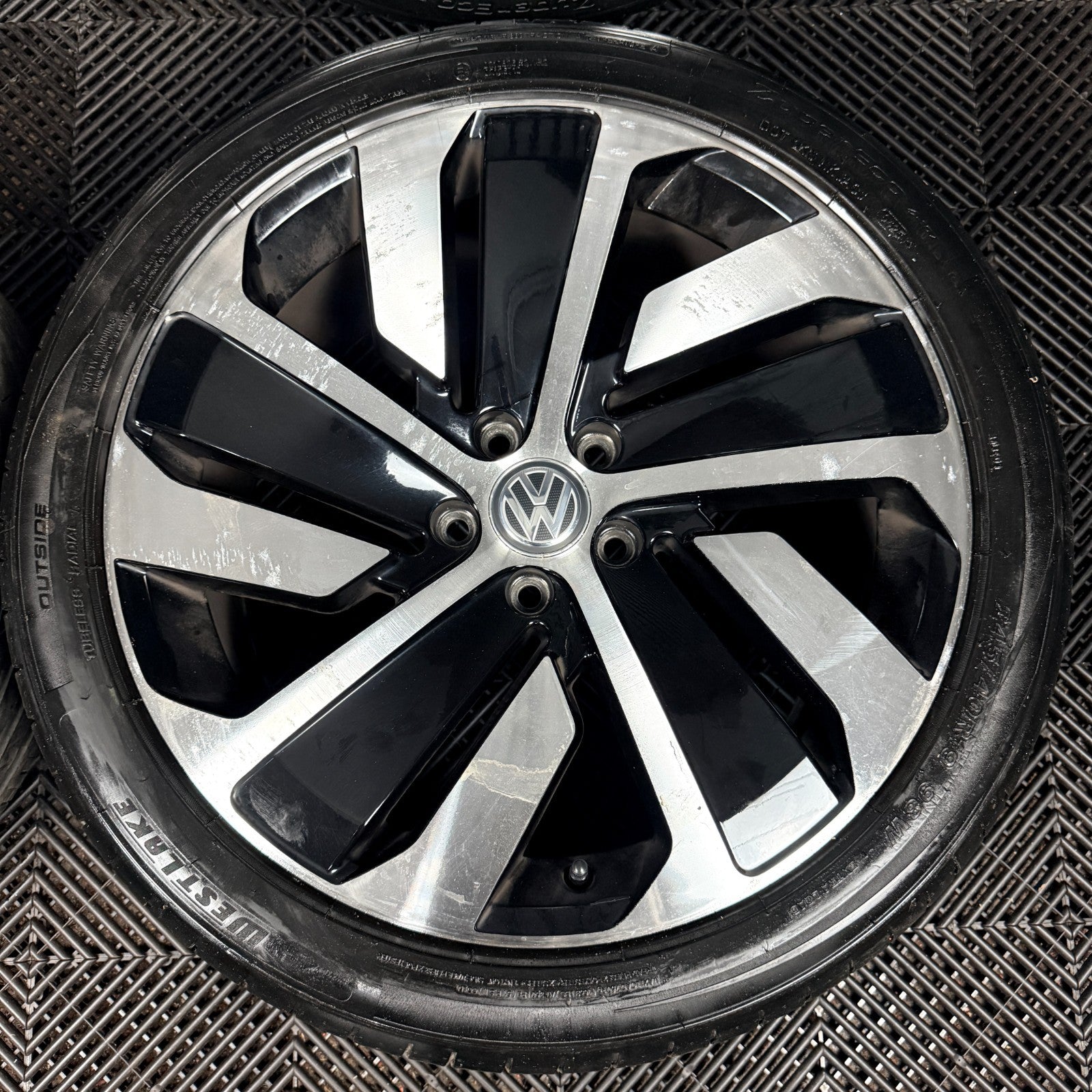 19'' VW Arteon Montevideo Black DC R Line Wheels Tyres Alloys 3G8601025P Genuine