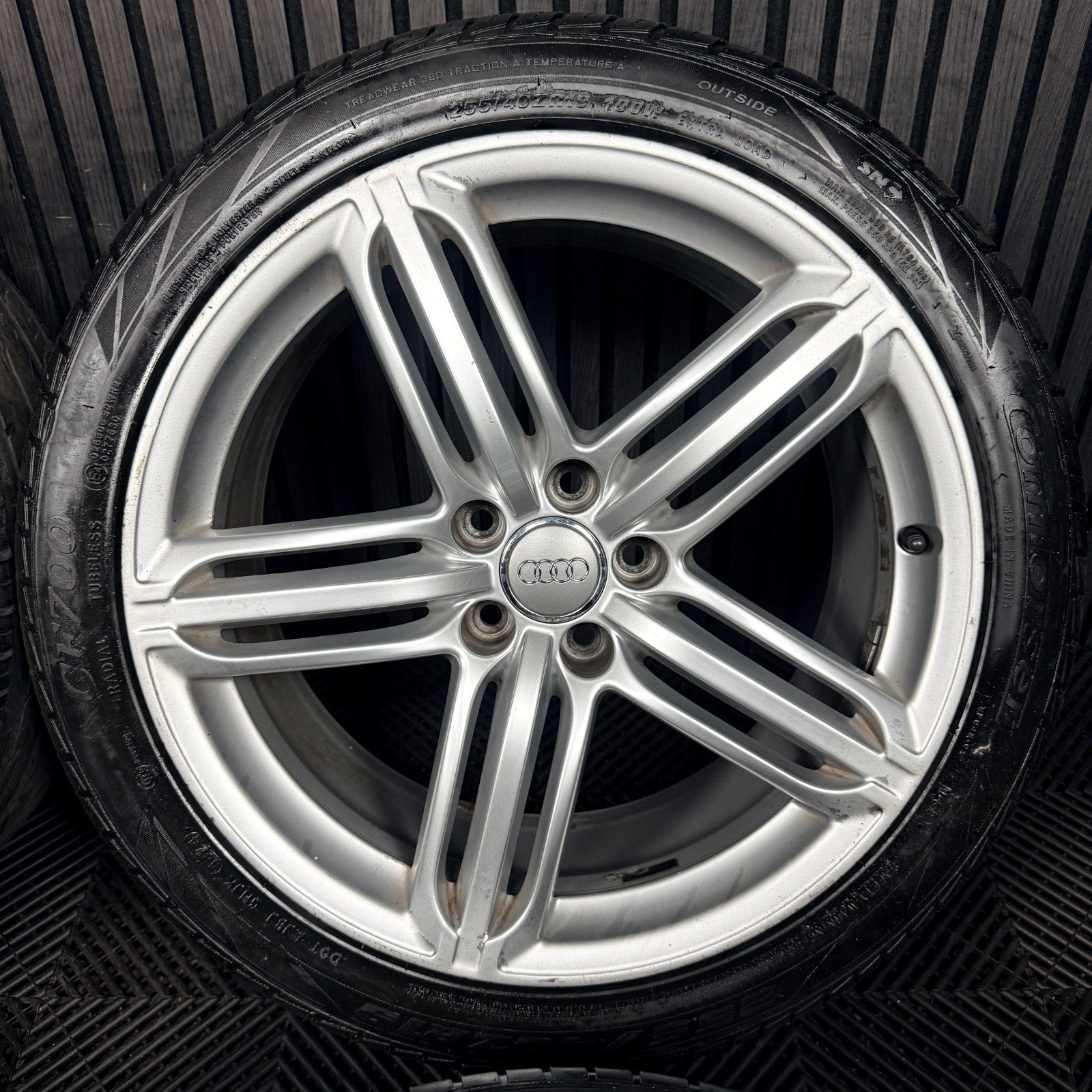 19'' Audi Q3 S Line 5 Triple Segment Wheels Tyres Alloys 8U0601025AC Genuine