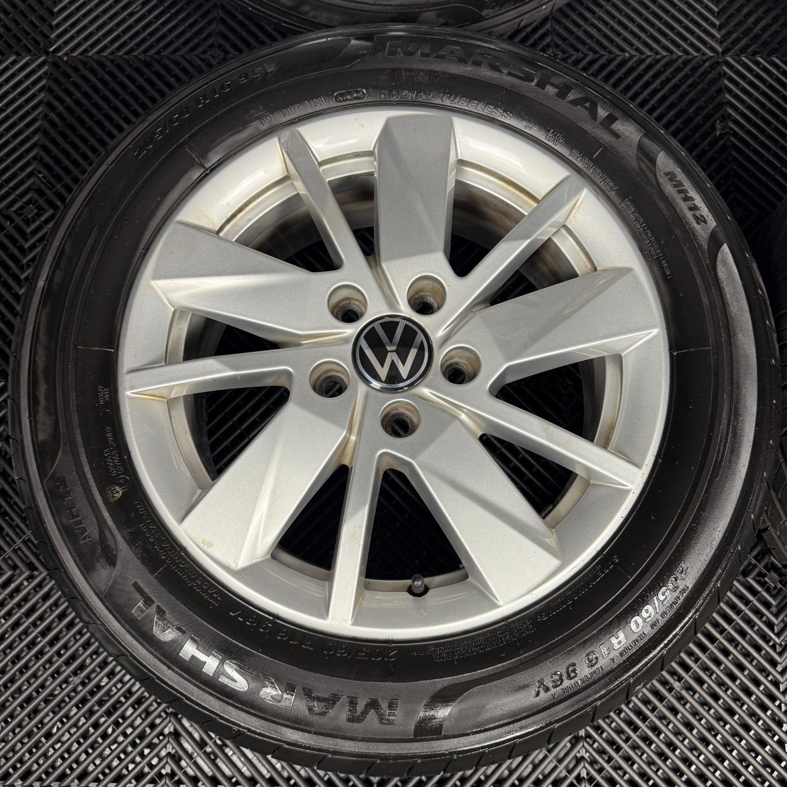 16'' GENUINE VW CADDY VIENNA ALLOY ALLOYS WHEELS TYRES 2K7601025