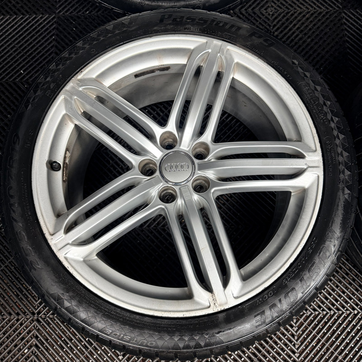 19'' Audi Q3 S Line 5 Triple Segment Wheels Tyres Alloys 8U0601025AC Genuine