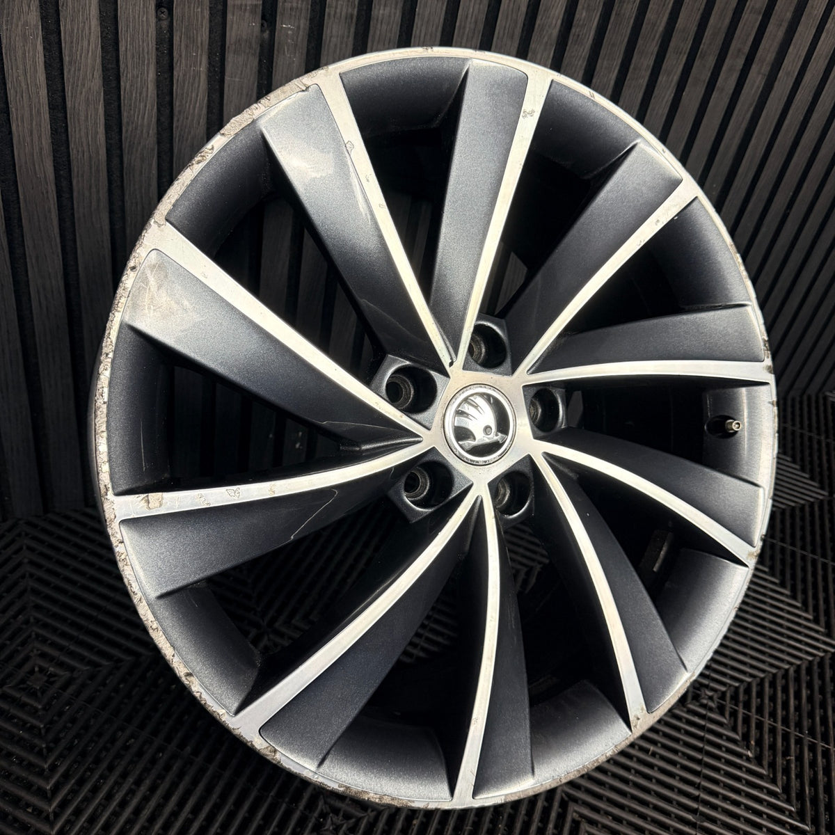 1X 18'' Skoda Superb Mk3 3V Alloy Wheel 3V0601025L Spare Genuine Single
