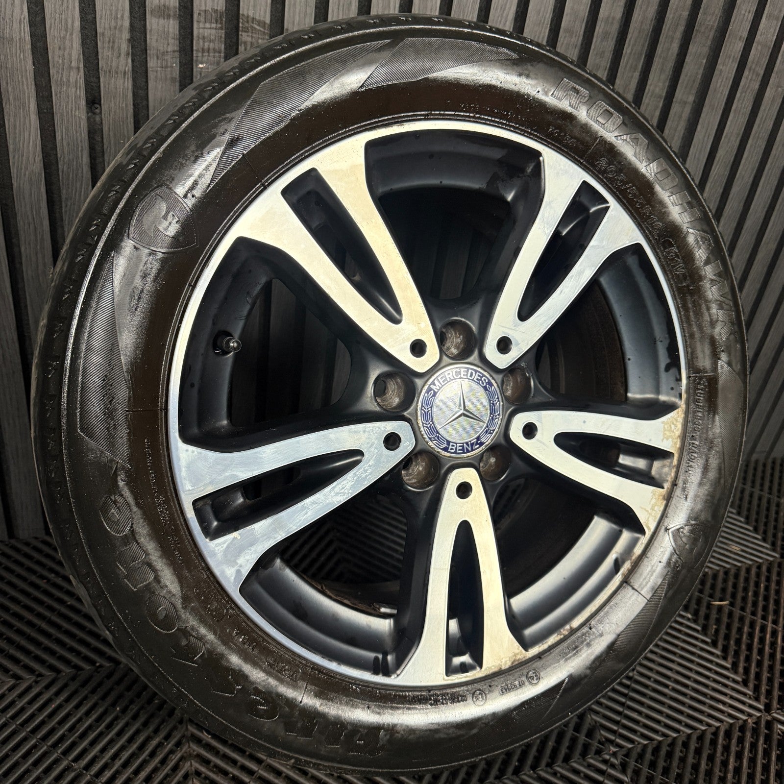 1X 16'' GENUINE MERCEDES A B CLASS CLA BLACK DC ALLOY WHEEL TYRE A2464010000