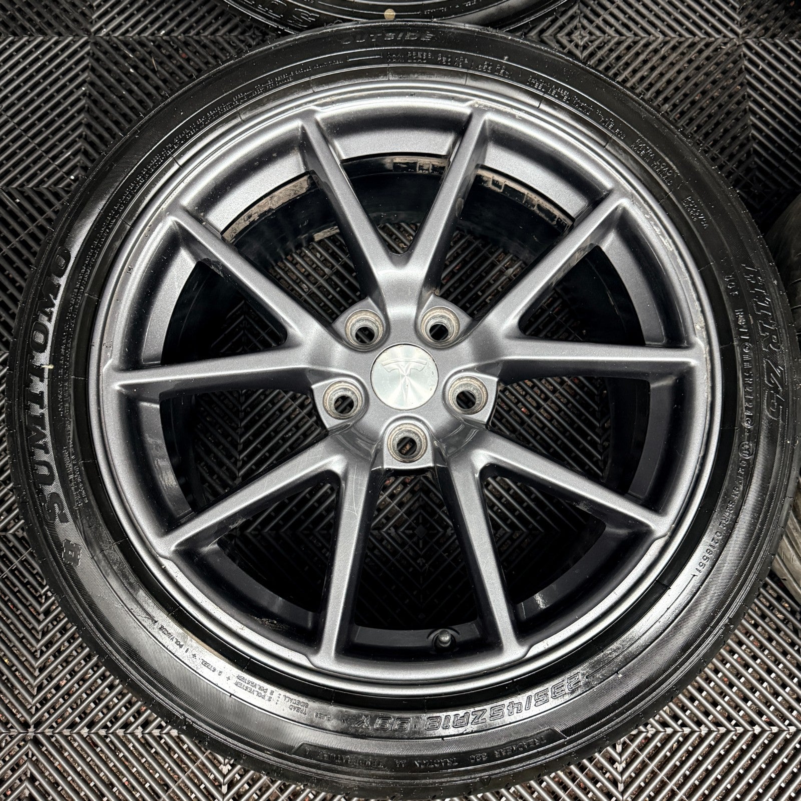 18'' Tesla Model 3 Grey Alloys Wheels Tyres 5X114.3 1044261-00-A Genuine