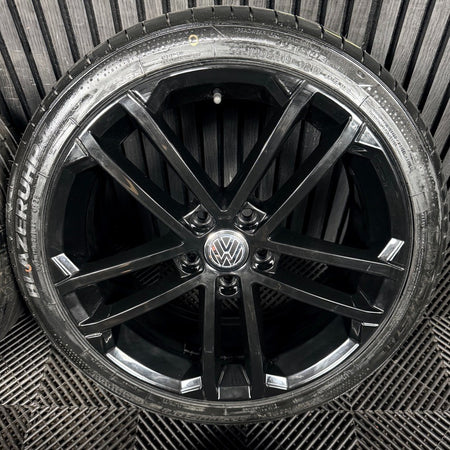 18" VW Golf Nogaro Black GTD GTI GT Mk7 Alloy Wheel Tyres 5G0601025AQ Genuine
