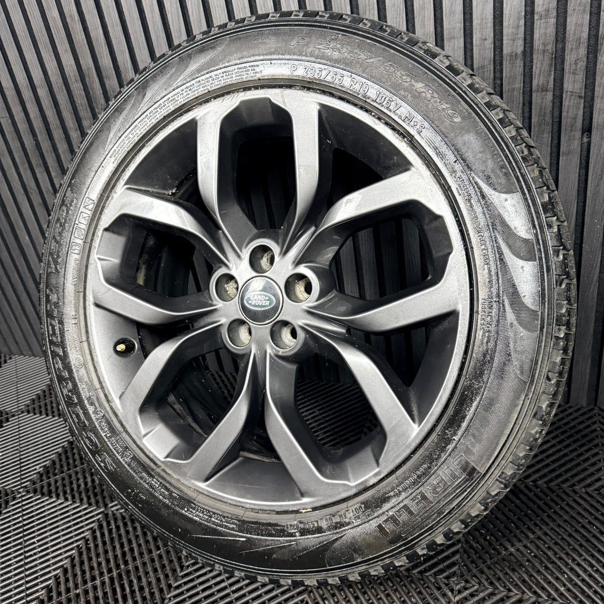 1X 19'' Land Rover Discovery Sport Evoque Grey Alloy Wheel Tyre Genuine