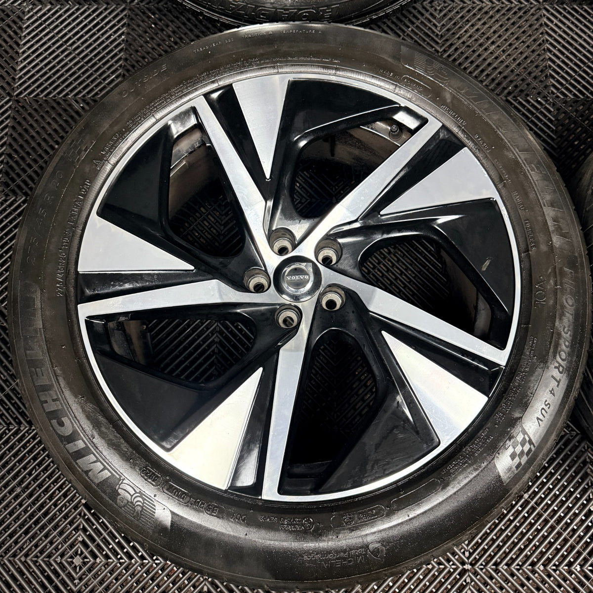 20'' Volvo XC90 R Design Alloy Wheels Tyres Alloys 5X108 32209411 Genuine