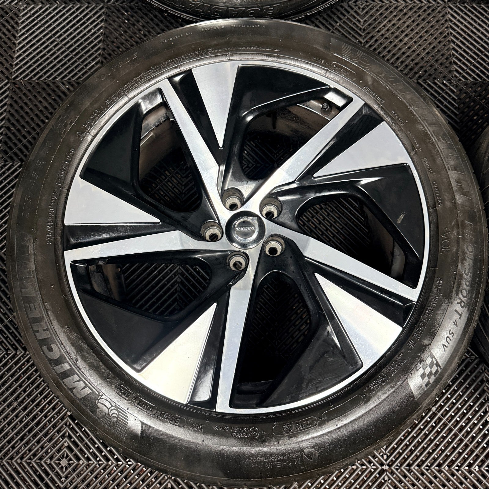 20'' Volvo XC90 R Design Alloy Wheels Tyres Alloys 5X108 32209411 Genuine