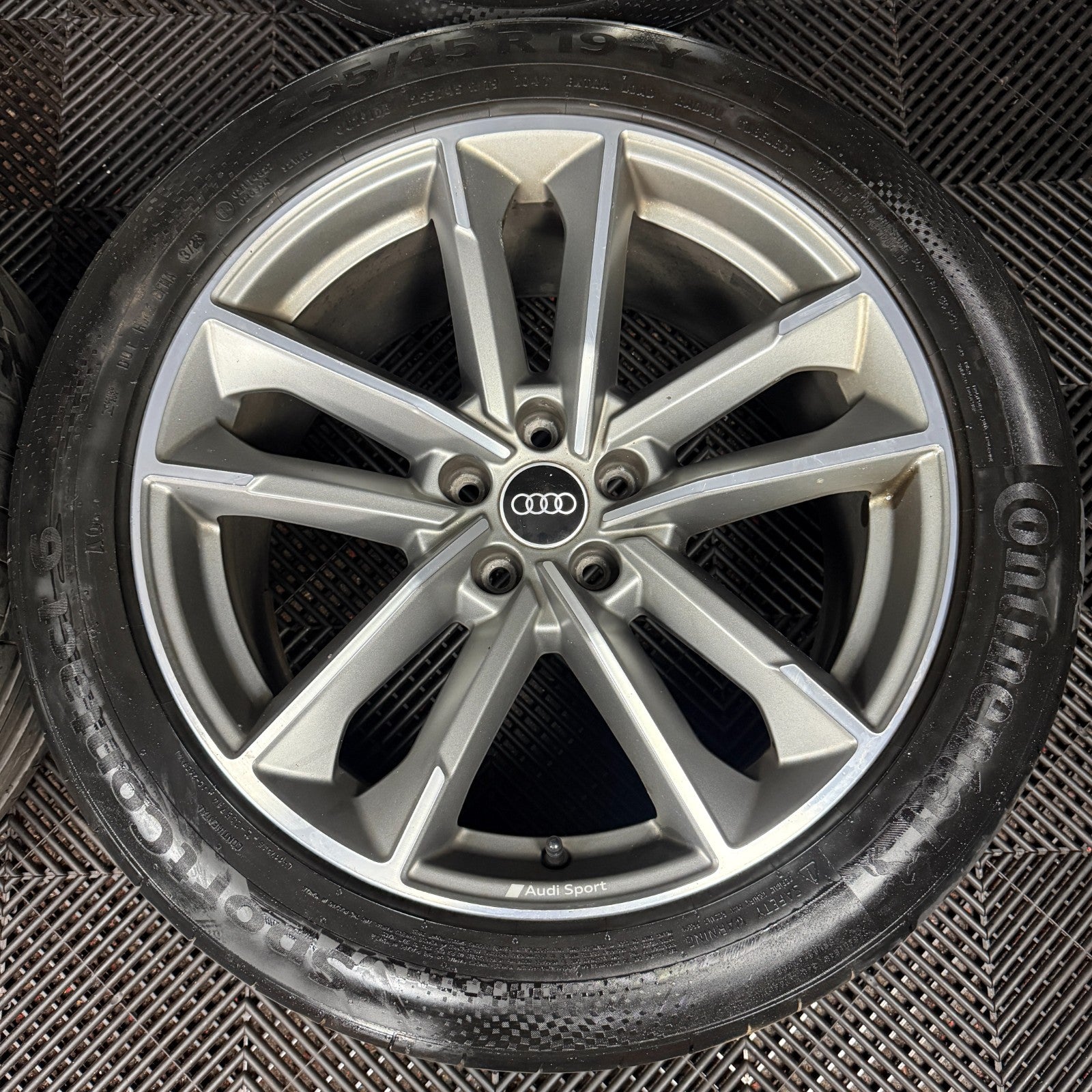 19'' GENUINE AUDI Q3 S LINE GREY DC 5 DOUBLE SPOKE ALLOY WHEELS TYRES 83A601025B