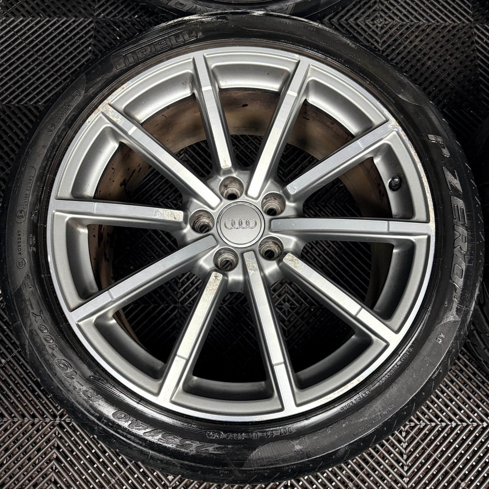 19'' Audi Q3 S Line Black Edition Alloy Wheels Tyres Alloys 8U0601025M Genuine