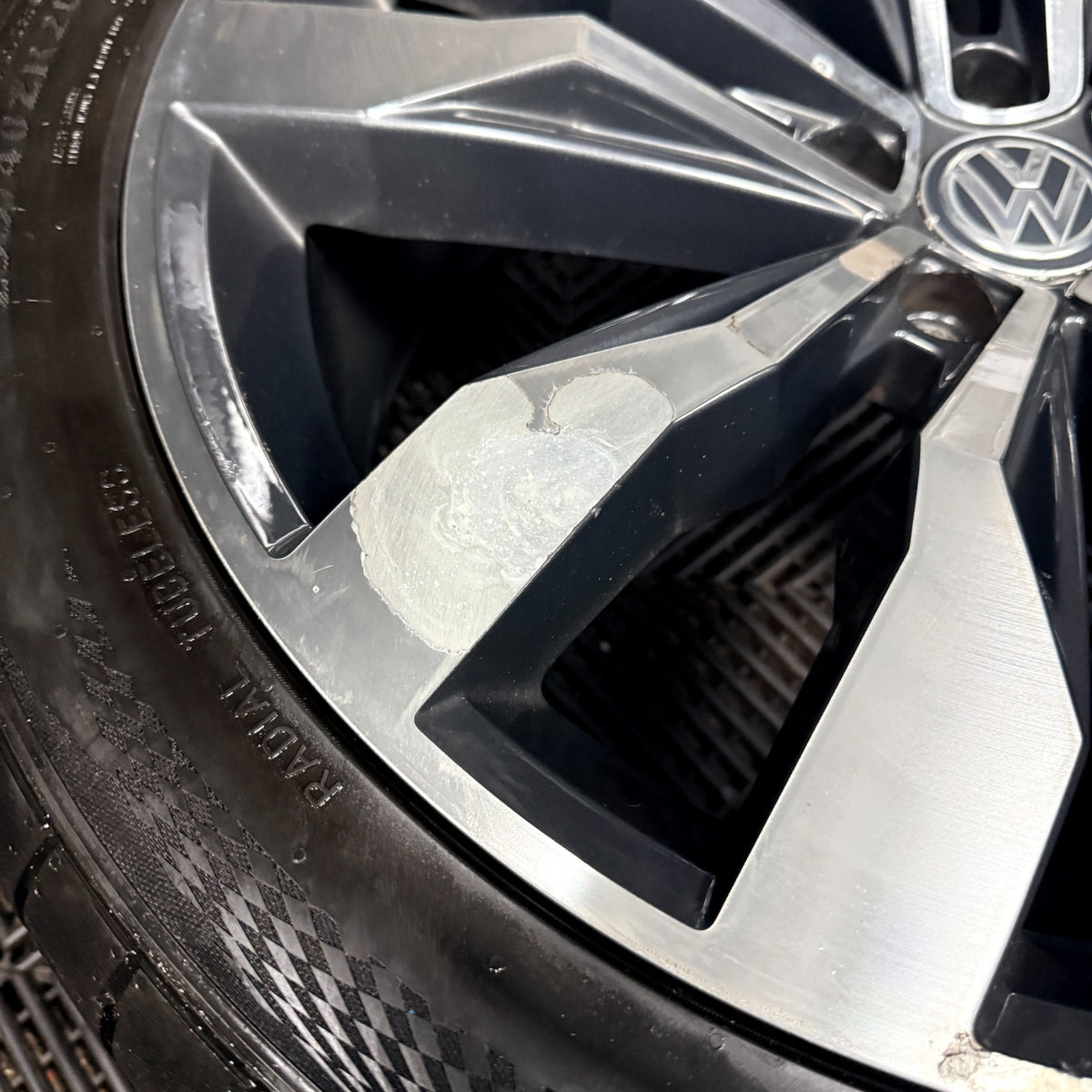 20'' VW Tiguan R Line Suzuka Grey Dc Alloy Wheels Tyre Alloys 5NA601025G Genuine