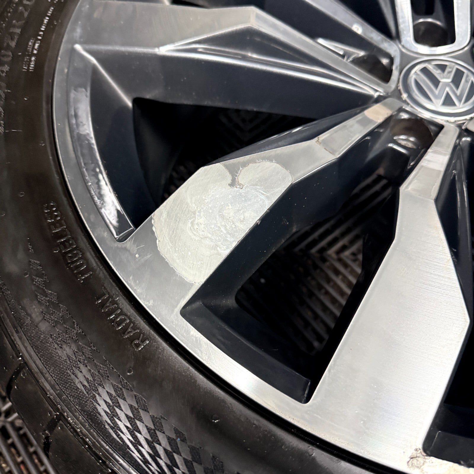 20'' VW Tiguan R Line Suzuka Grey Dc Alloy Wheels Tyre Alloys 5NA601025G Genuine