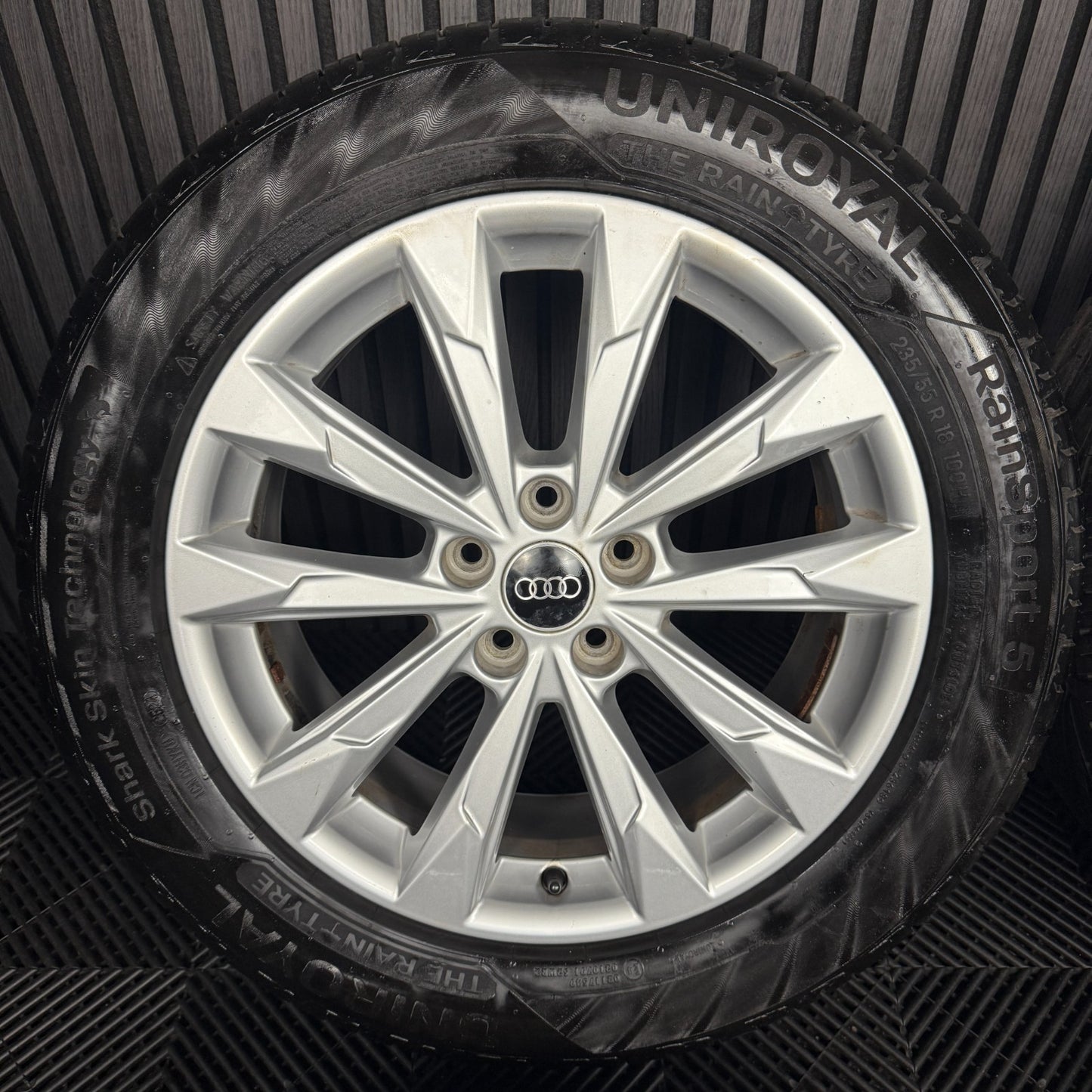 18'' GENUINE AUDI Q3 10 SPOKE ALLOY WHEELS TYRE ALLOYS 83A601025G