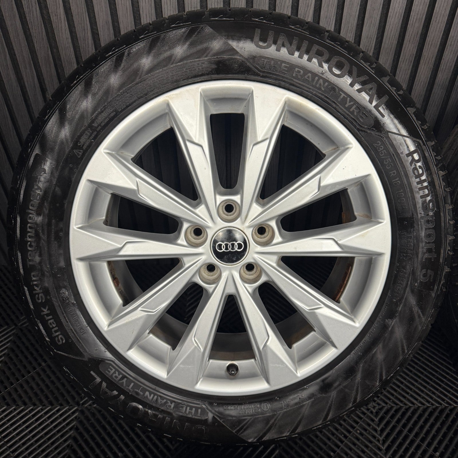 18'' GENUINE AUDI Q3 10 SPOKE ALLOY WHEELS TYRE ALLOYS 83A601025G