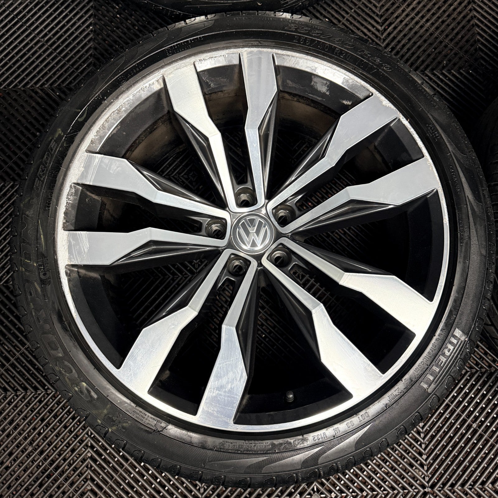 20'' VW Tiguan R Line Suzuka Grey Dc Alloy Wheels Tyre Alloys 5NA601025G Genuine