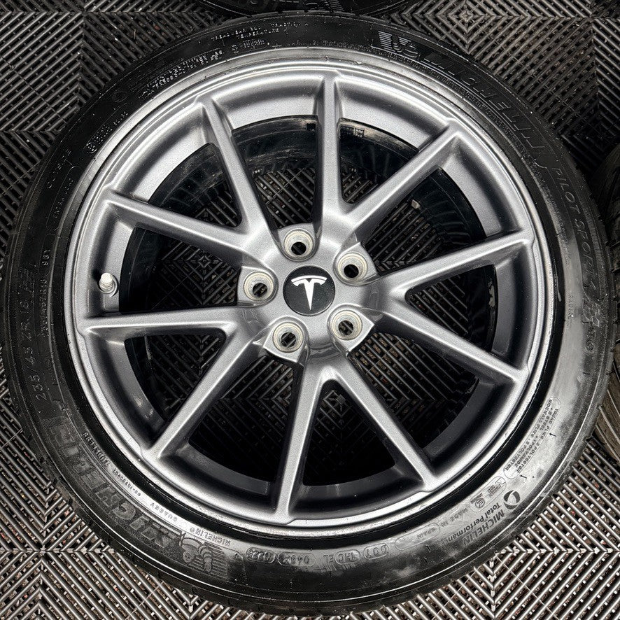 18'' Tesla Model 3 Grey Alloys Wheels Tyres 5X114.3 1044261-00-A Genuine