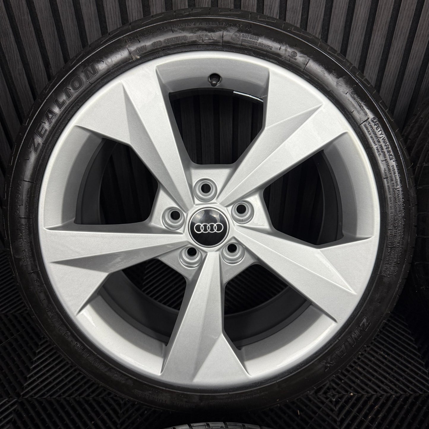 18'' GENUINE AUDI A3 S LINE SILVER ALLOY WHEELS ALLOYS TYRES S3 GOLF 8V0601025J