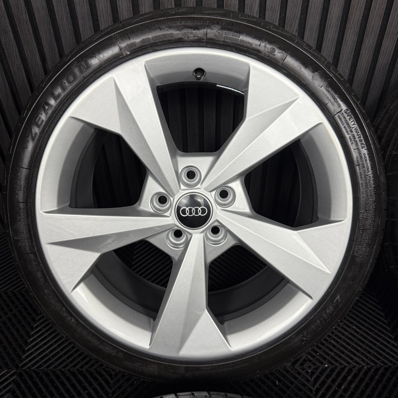 18'' GENUINE AUDI A3 S LINE SILVER ALLOY WHEELS ALLOYS TYRES S3 GOLF 8V0601025J