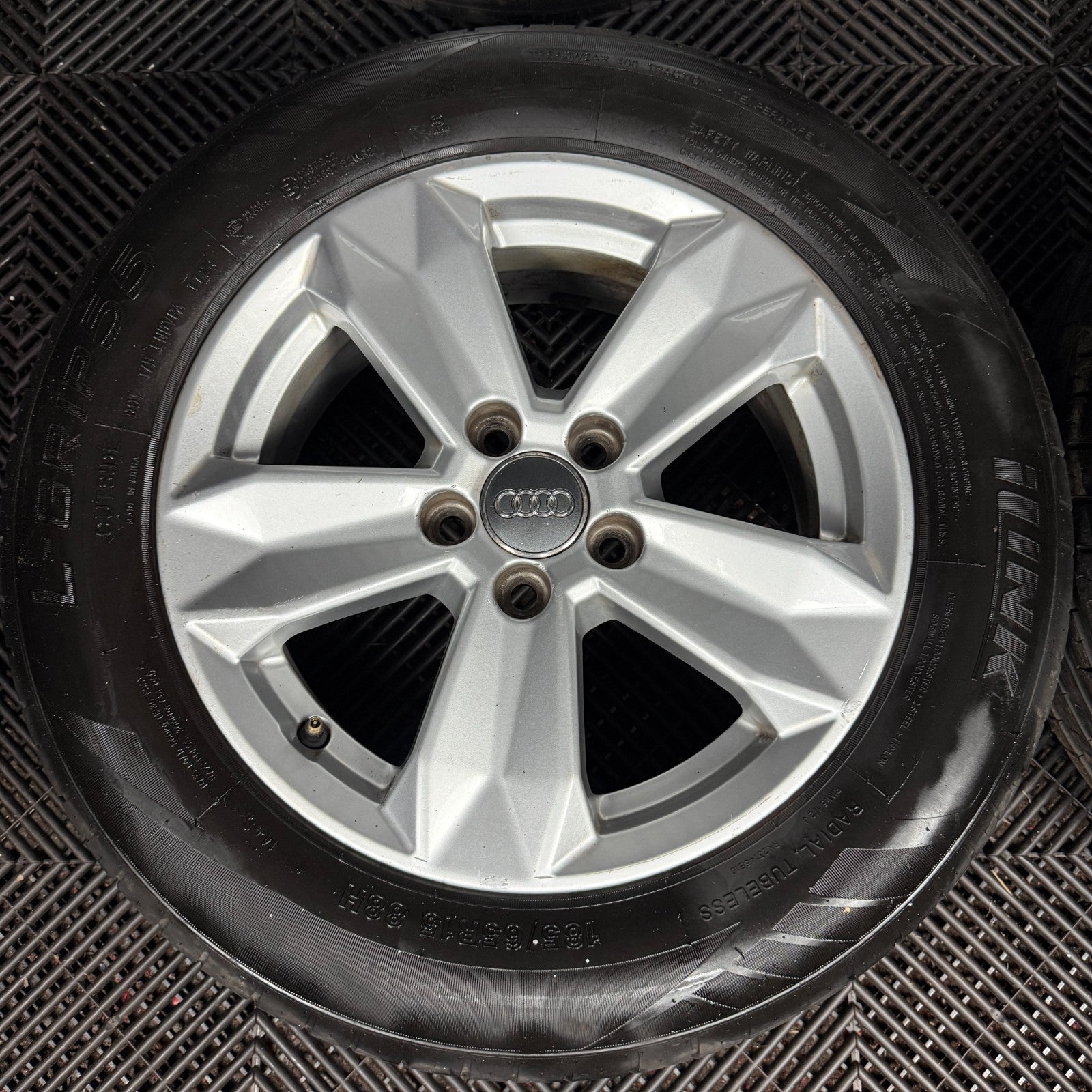 15'' GENUINE AUDI A1 5 SPOKE ALLOY WHEELS ALLOYS TYRES 82A601025