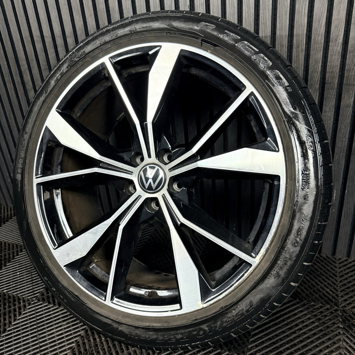 1X 20'' VW Tiguan Misano R Line 5NA601025AH Black DC Alloy Tyre Wheel Genuine