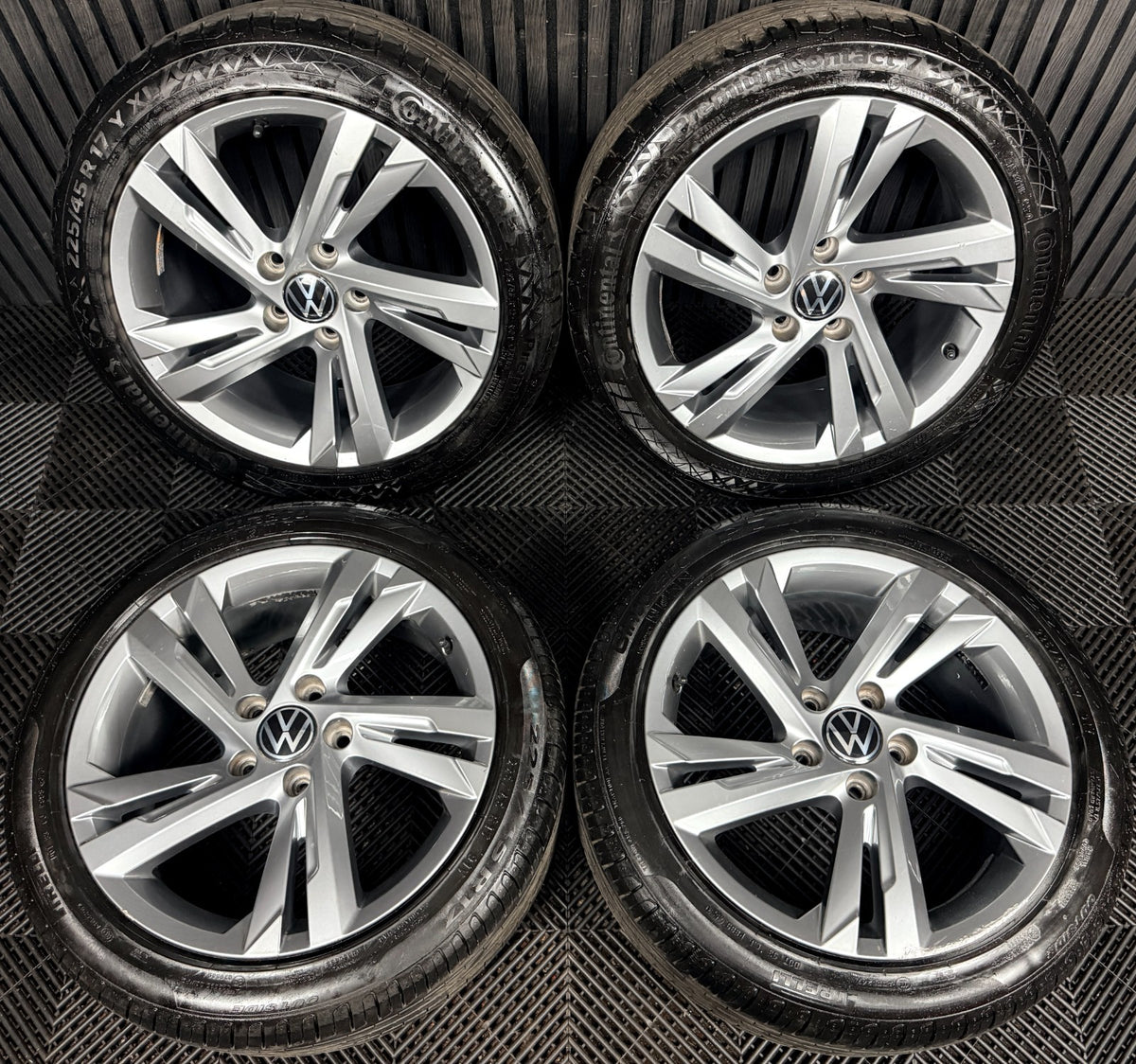 17'' VW Golf Valencia MK8 MK7 MK6 R Line Wheels Tyres Alloys 5H0601025AF Genuine