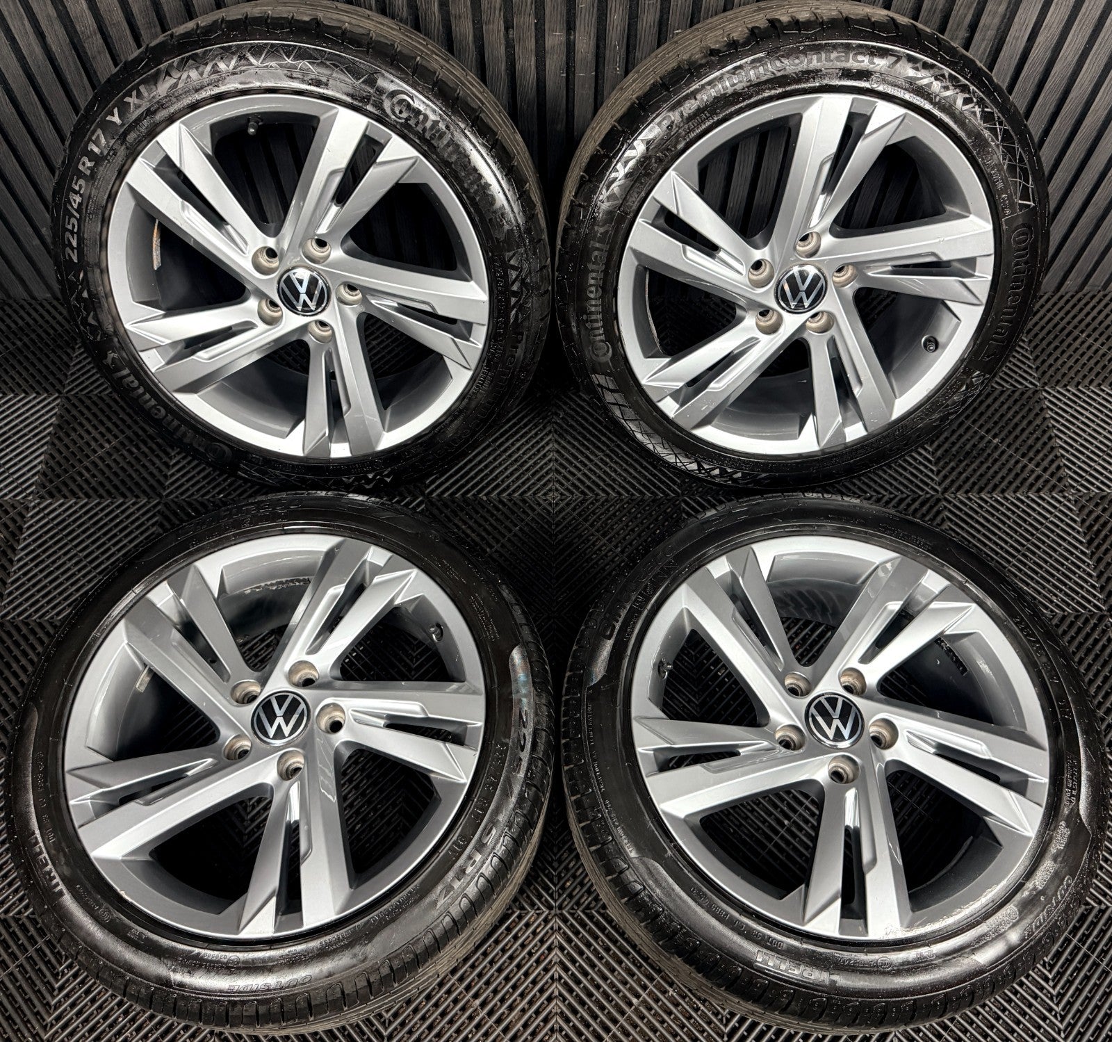 17'' VW Golf Valencia MK8 MK7 MK6 R Line Wheels Tyres Alloys 5H0601025AF Genuine