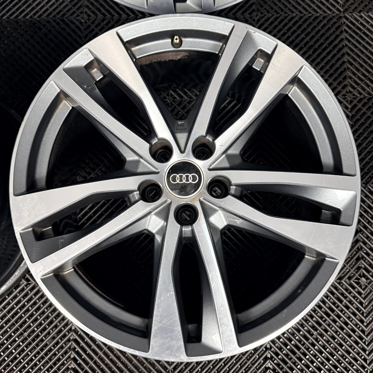 19'' Audi A6 C8 S Line 5 Double Spoke Alloy Wheels A4 B8 B9 4K0601025H Genuine