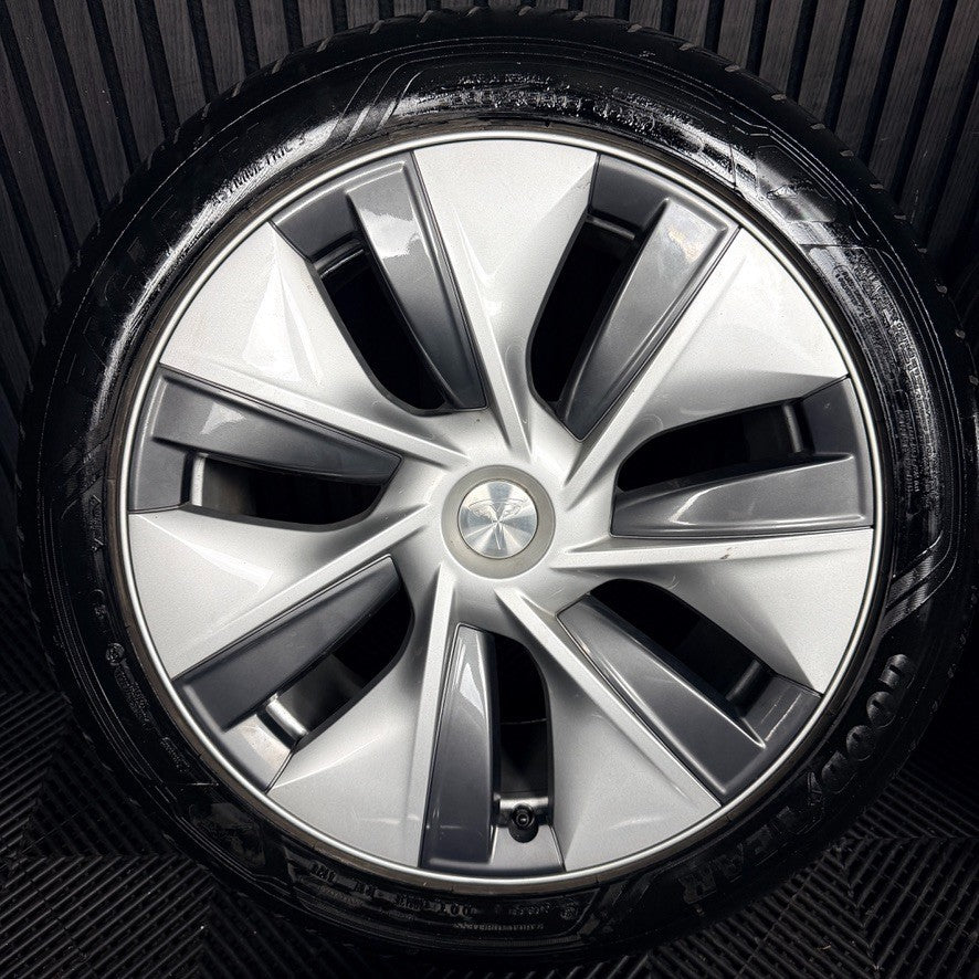 19'' Tesla Model Y Silver Alloy Wheels with Caps 1188222-00-B Genuine