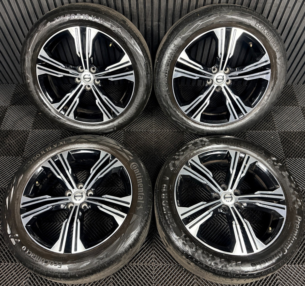19'' Volvo XC40 R Design Alloy Wheels Tyres Alloys 5X108 31471556 Genuine
