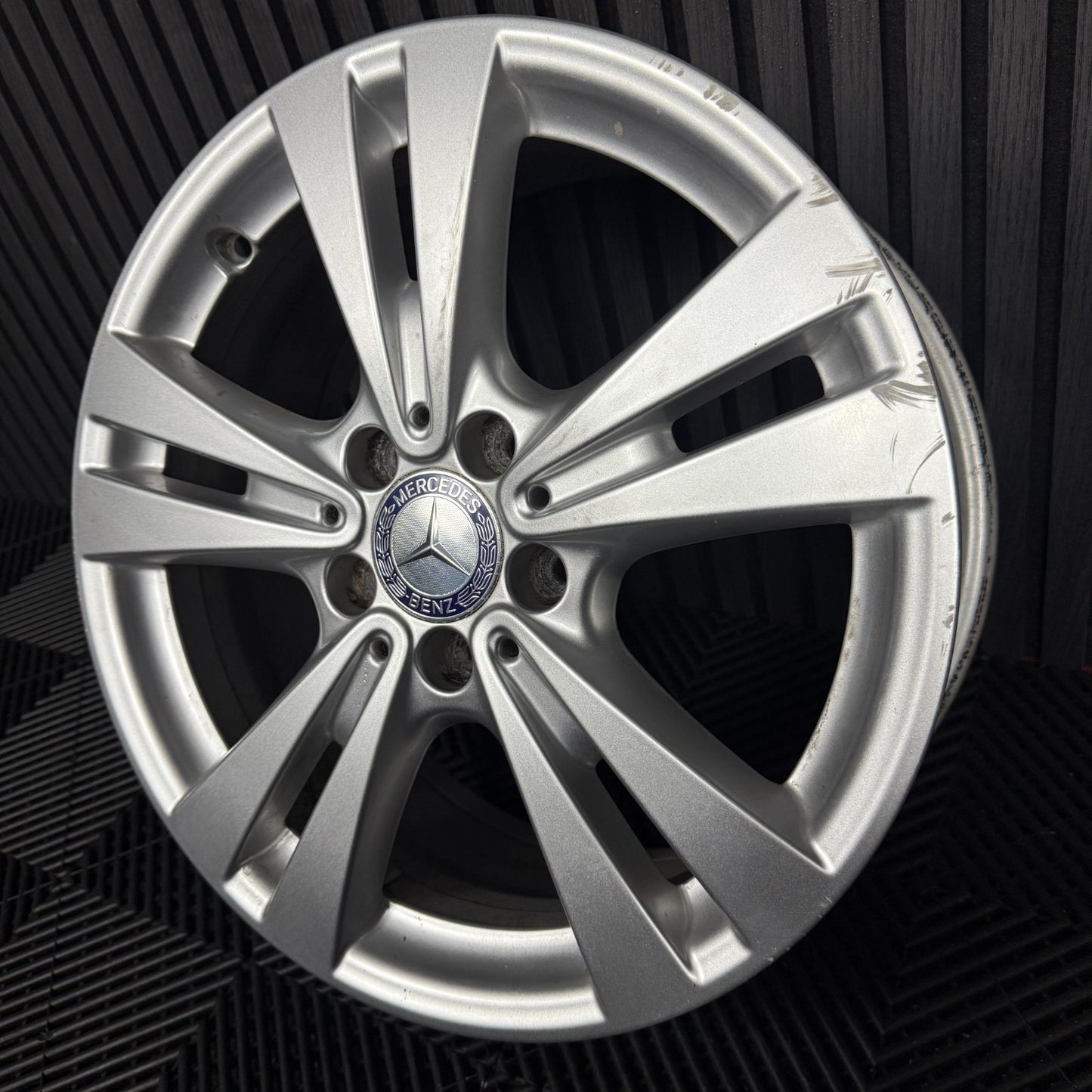 1X 17'' GENUINE MERCEDES A B CLASS CLA SILVER ALLOY WHEEL TYRE A2464011400