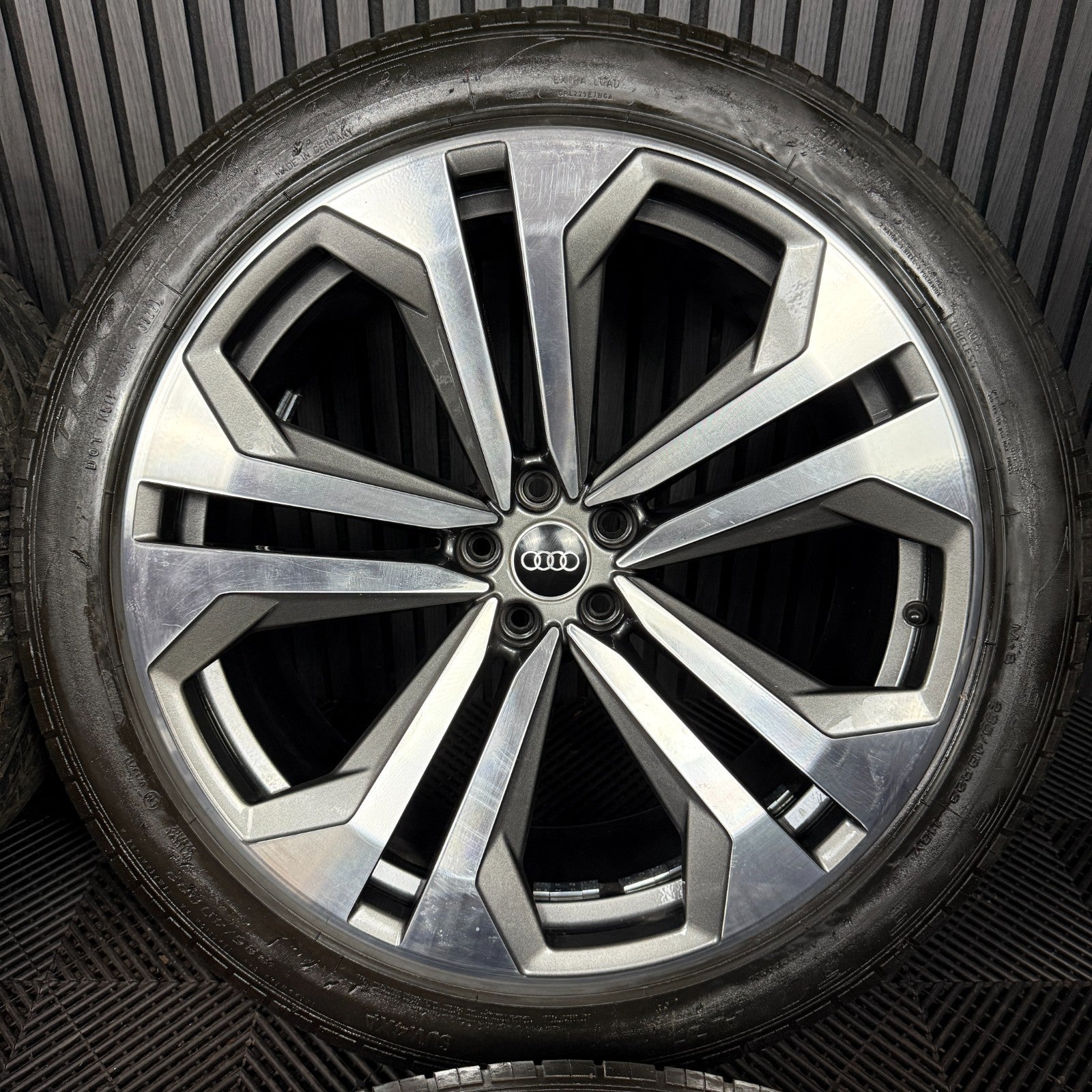 22'' GENUINE AUDI SQ8 Q8 S LINE 4M ALLOY WHEELS ALLOYS TYRES 4M8601025K