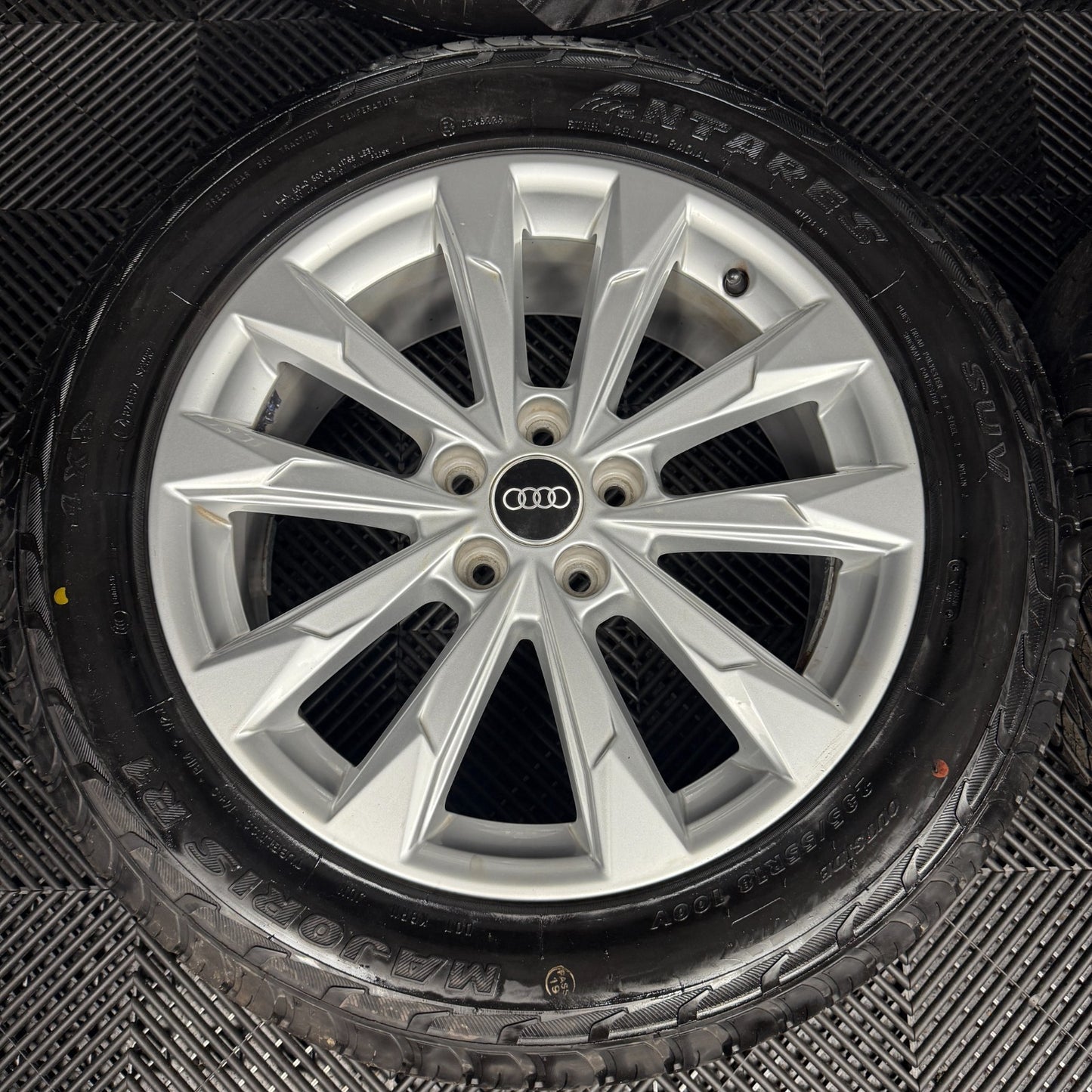 18'' GENUINE AUDI Q3 10 SPOKE ALLOY WHEELS TYRE ALLOYS 83A601025G