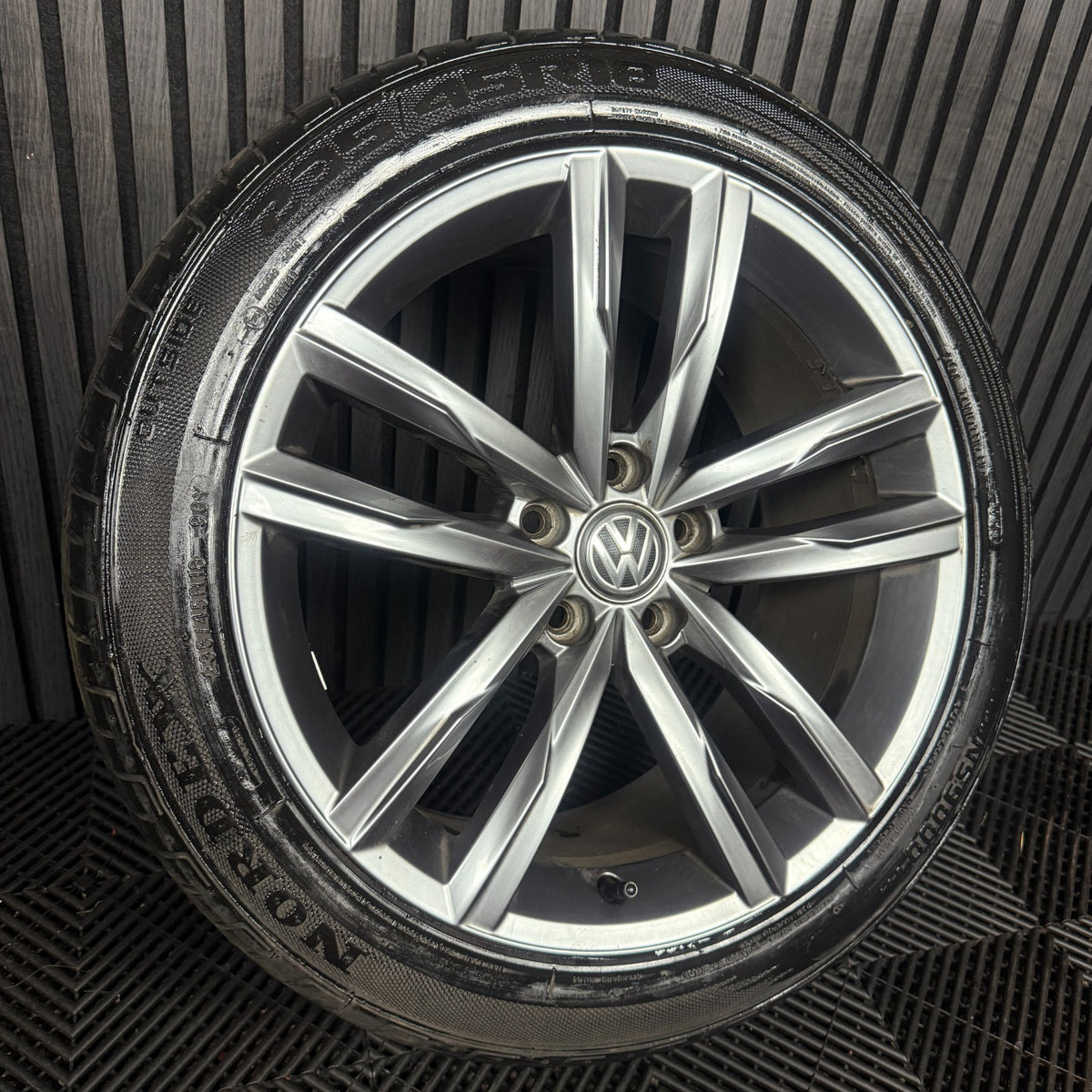 1X 18'' GENUINE VW PASSAT R LINE B8 DARTFORD GT GTE ALLOY WHEEL TYRE 3G0601025K