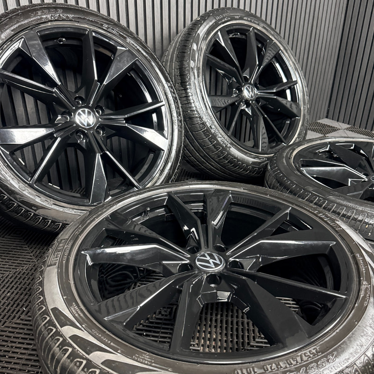 20'' VW Tiguan R Line Misano Black Alloy Wheels Tyres Alloys 5NA601025AH Genuine
